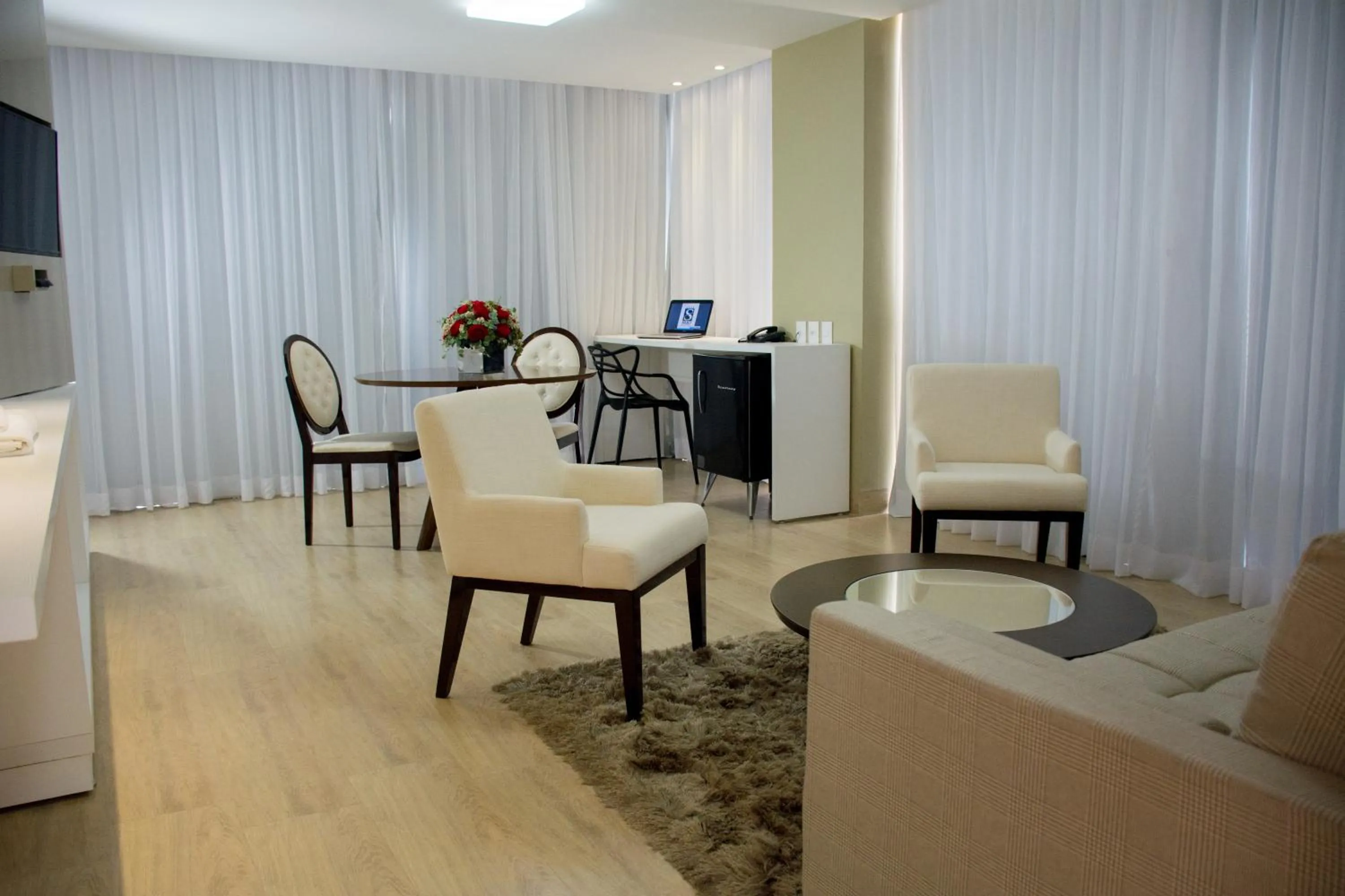 Photo of the whole room in Select Hotel