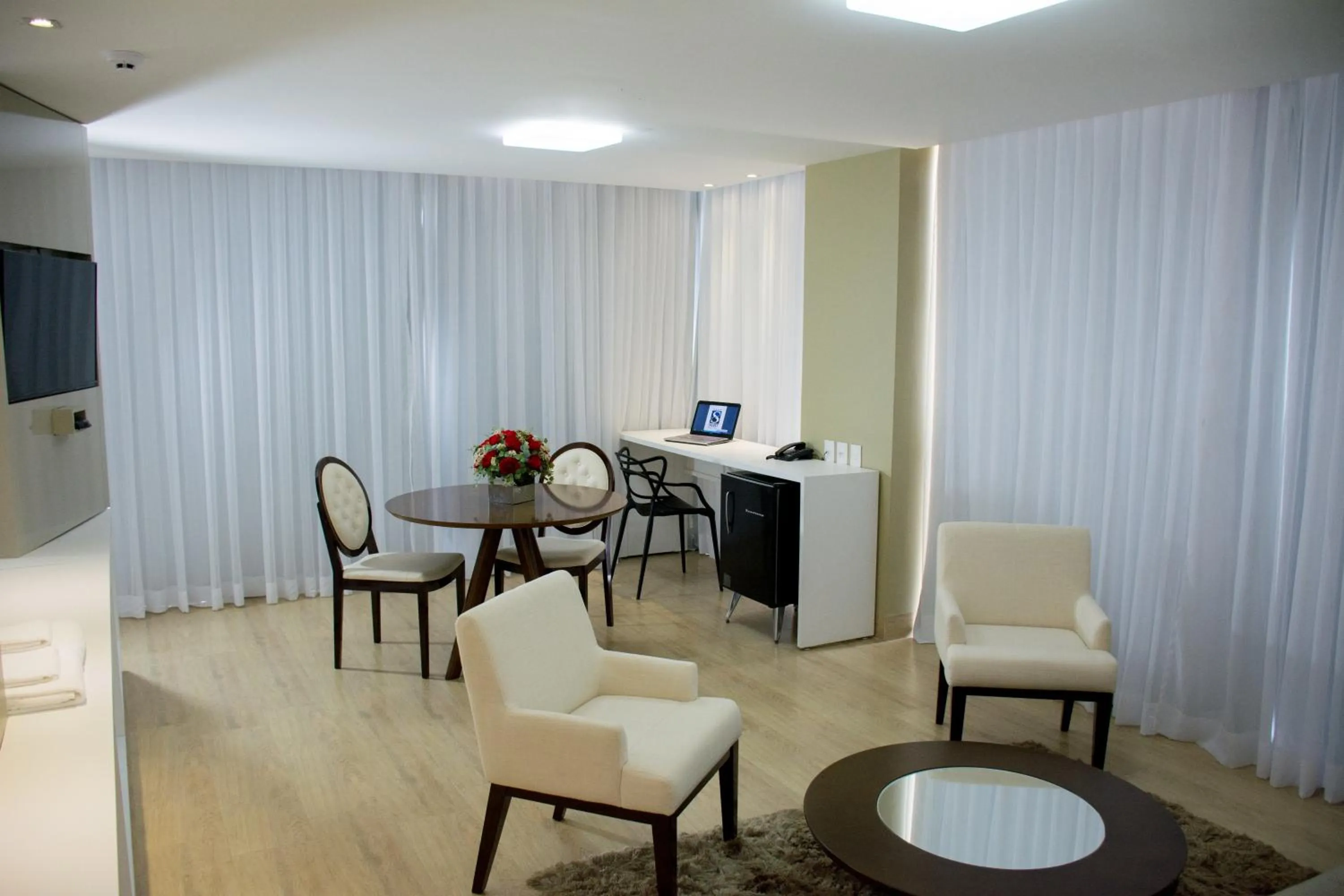 Photo of the whole room in Select Hotel