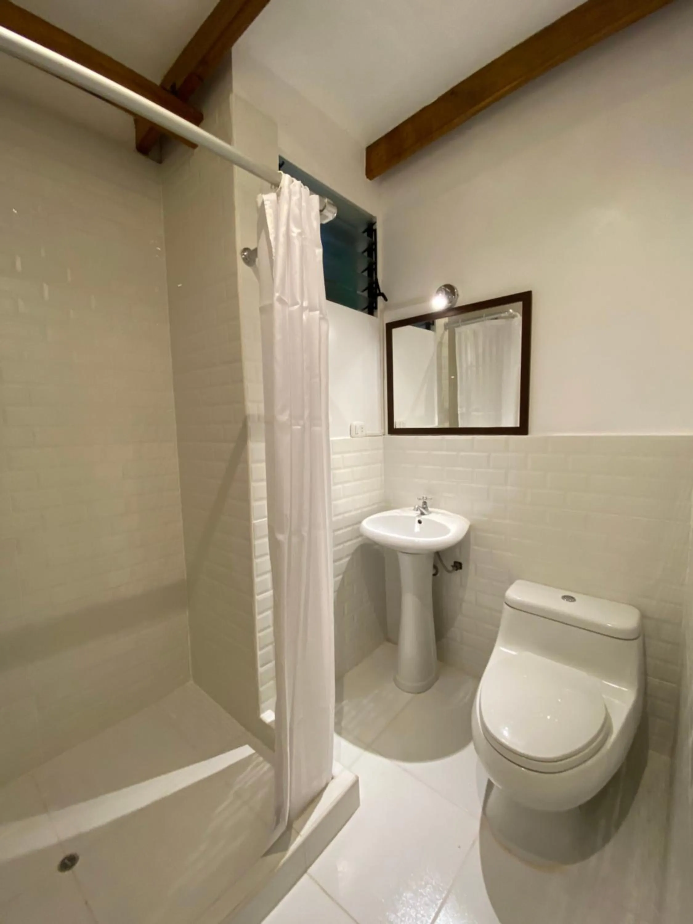 Shower in Mistico Machupicchu Eco B&B