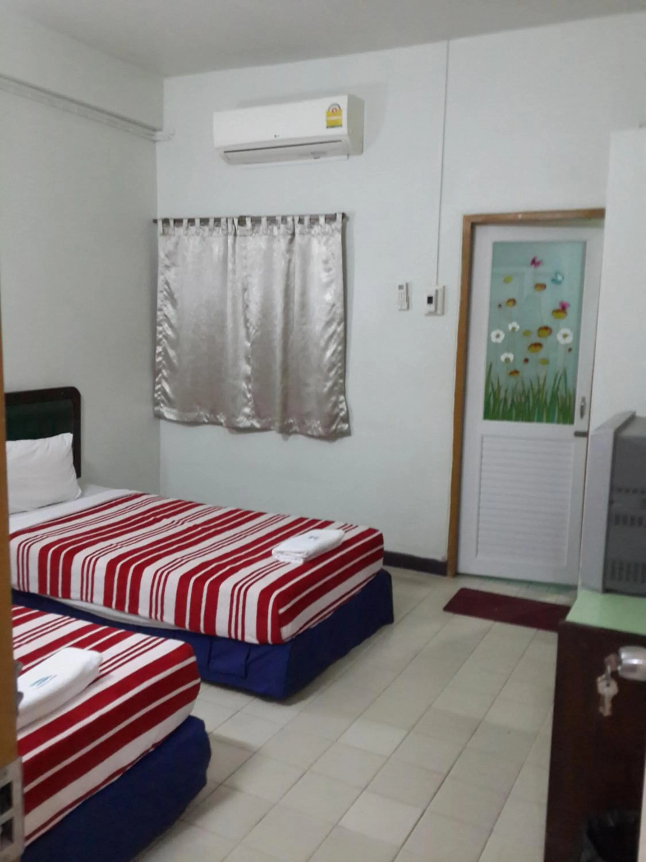 Photo of the whole room in Singapore Hotel