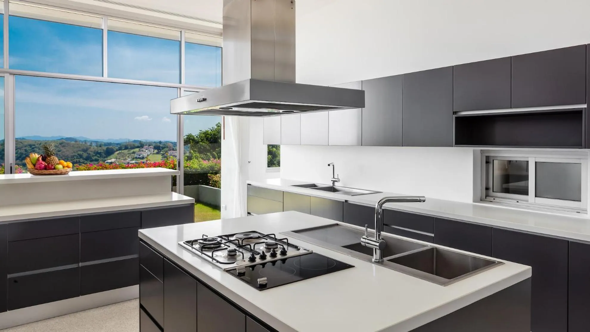 Communal kitchen in Villa Leelawadee