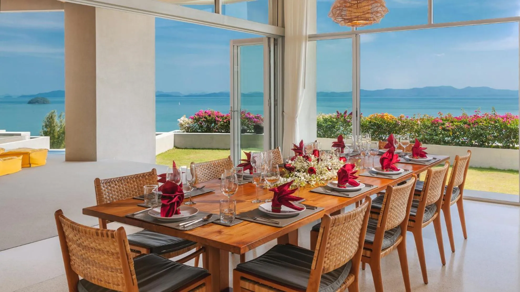 Restaurant/places to eat in Villa Leelawadee