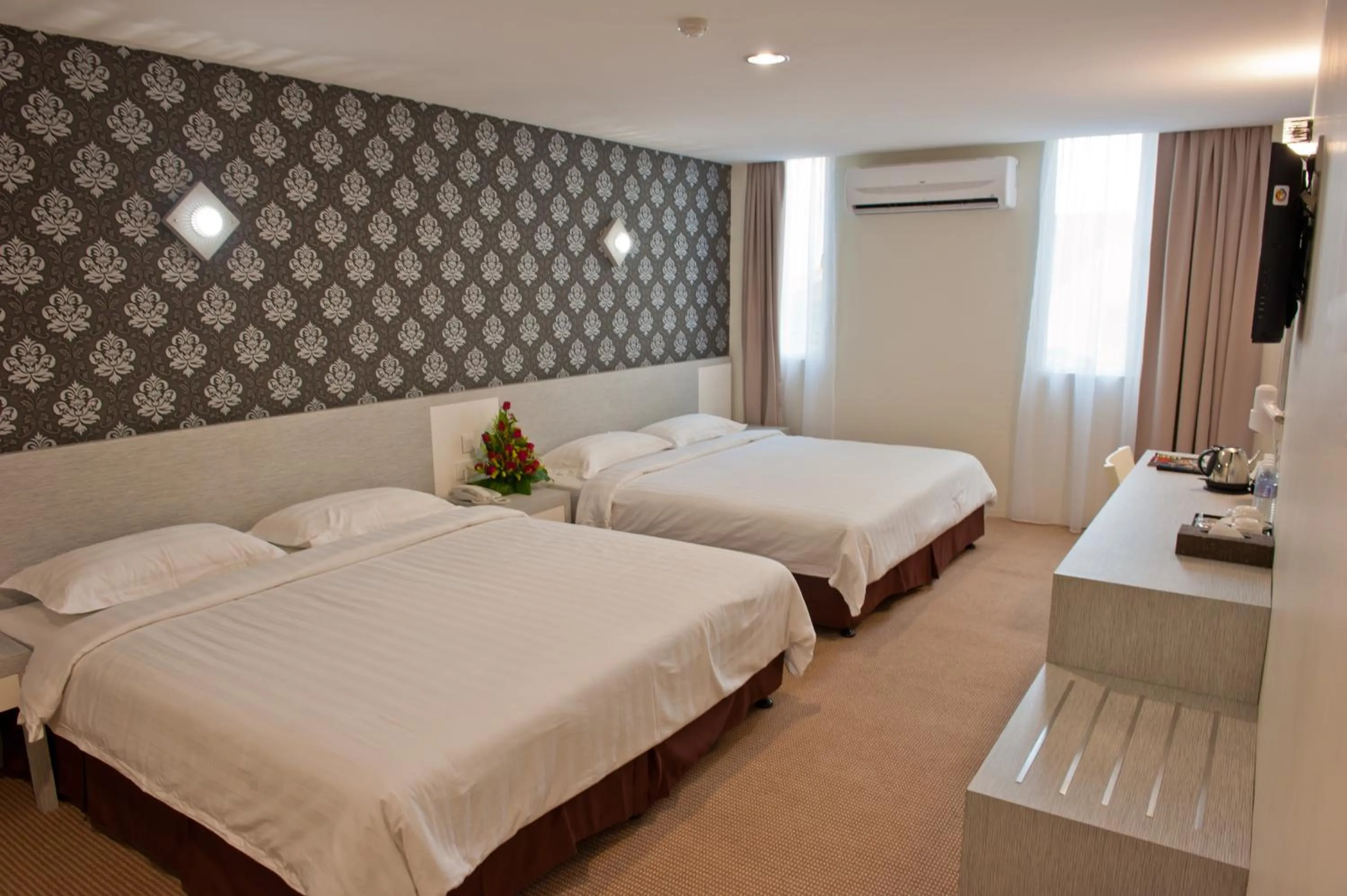 Photo of the whole room, Bed in De Spring Hotel