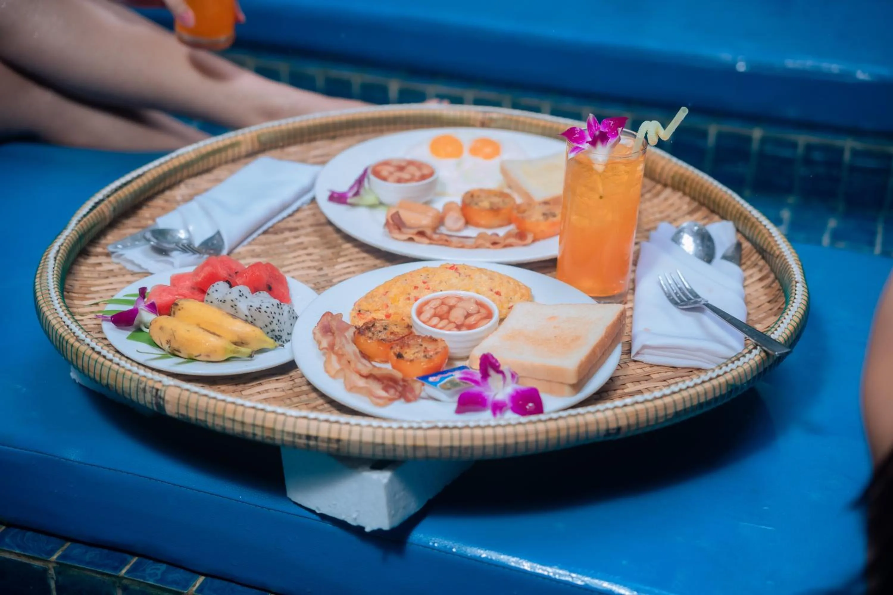 Food and drinks in Home Chic Hotel