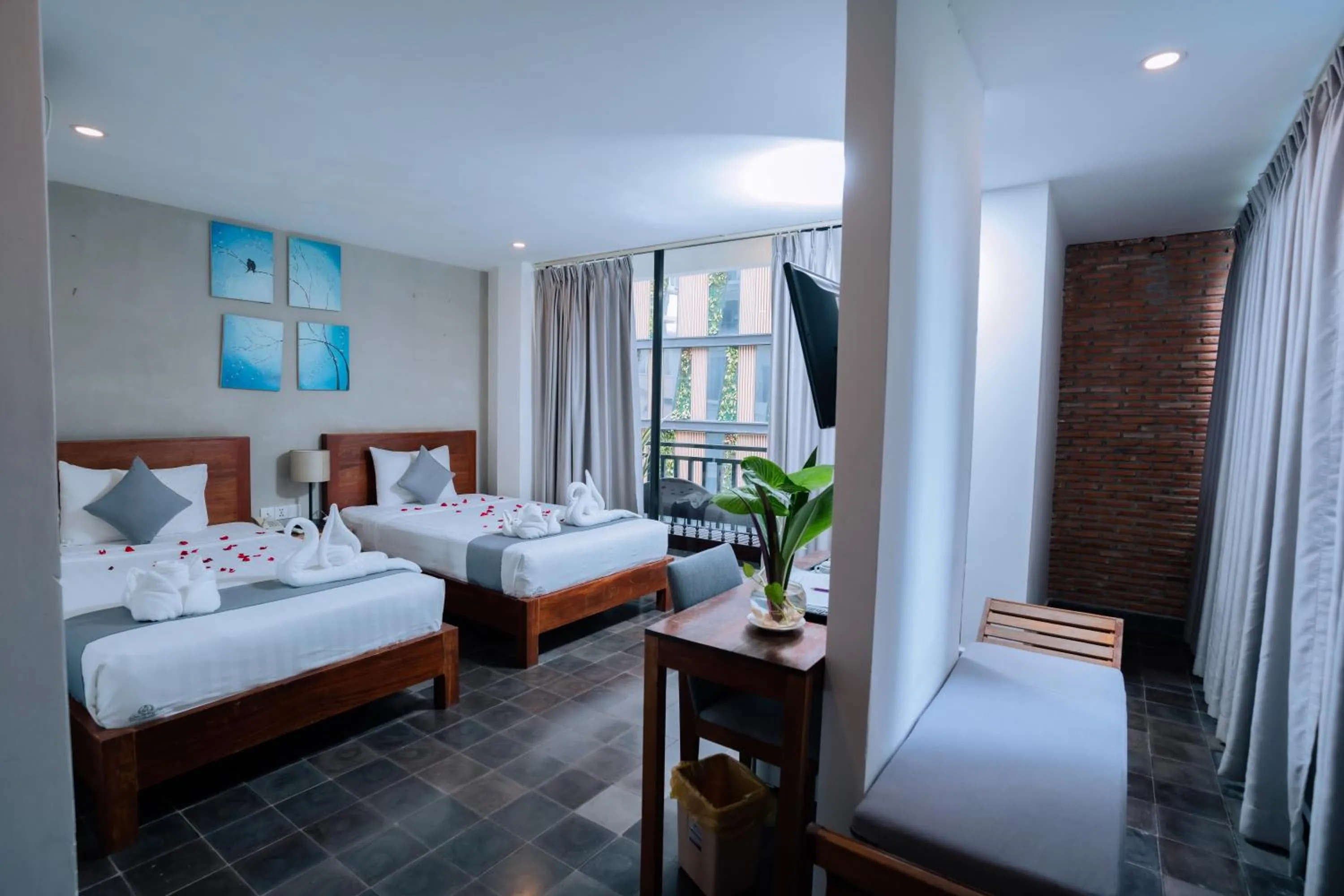 View (from property/room), Bed in Home Chic Hotel