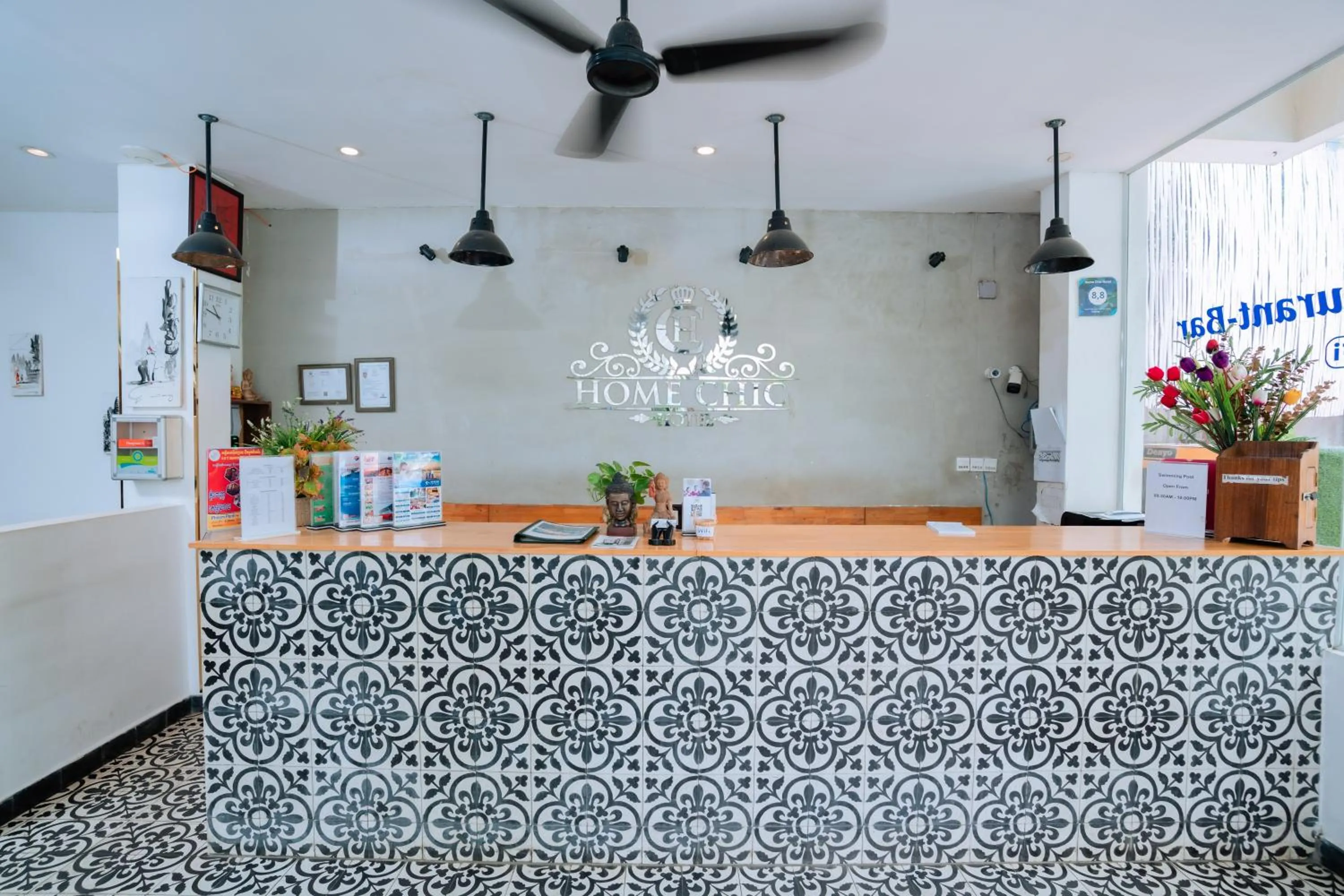 Logo/Certificate/Sign in Home Chic Hotel