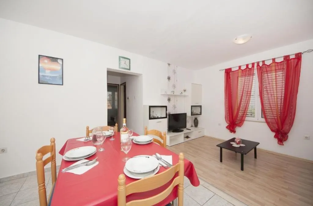 Dining area in Apartments Jasenka Supetar ST