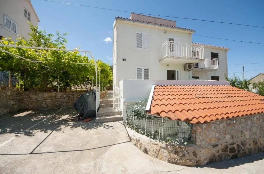 Property building in Apartments Jasenka Supetar ST