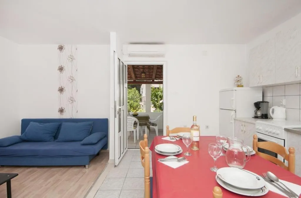 Dining area in Apartments Jasenka Supetar ST