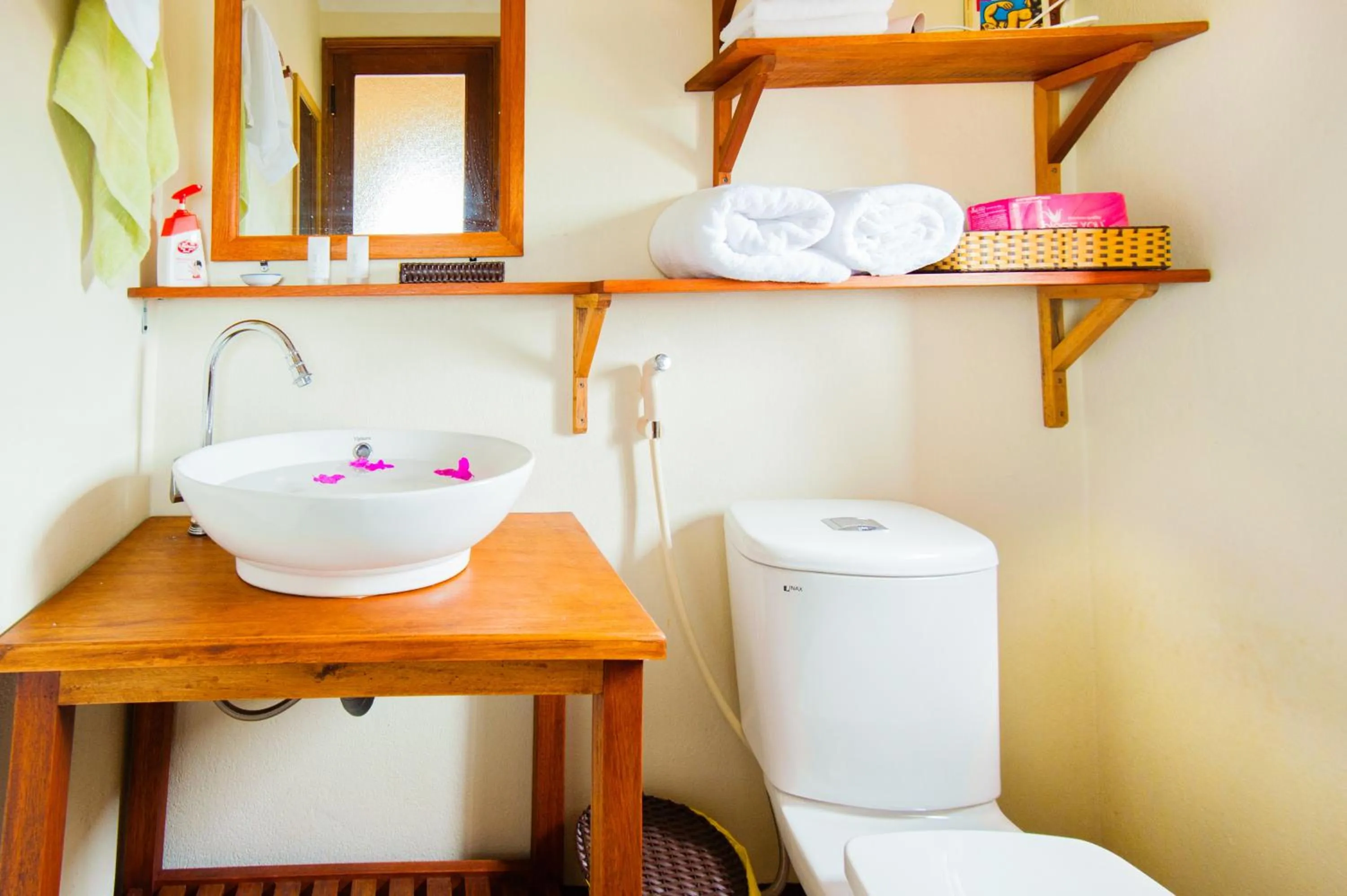 Bathroom in Chez Xuân ở Hội An - Rooms & more