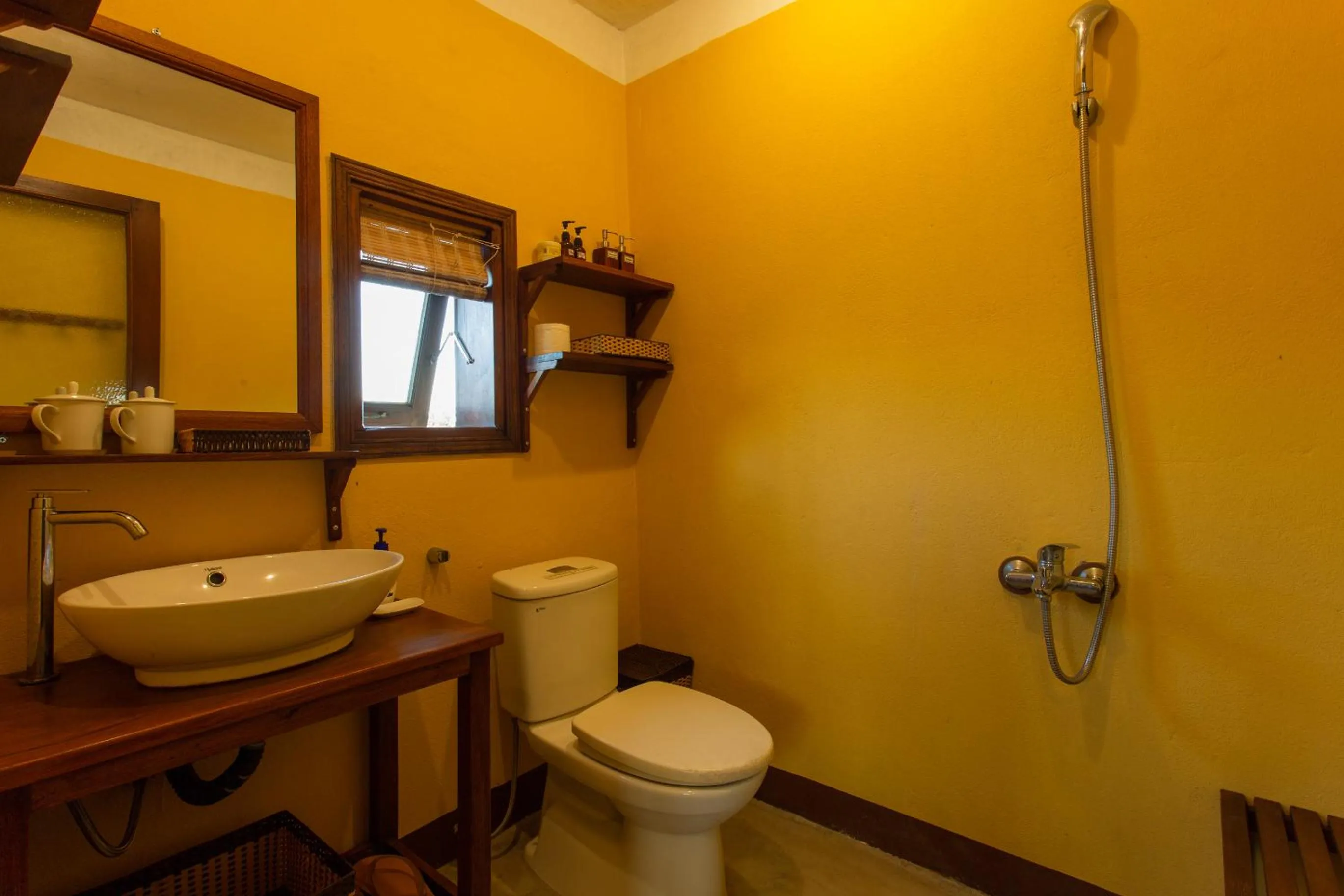 Bathroom in Chez Xuân ở Hội An - Rooms & more