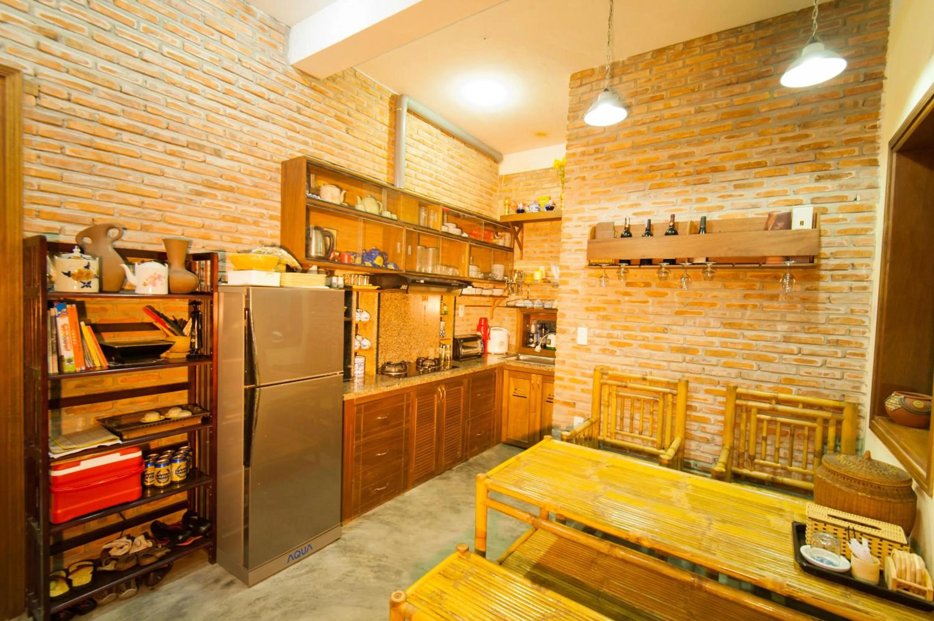 Communal kitchen in Chez Xuân ở Hội An - Rooms & more