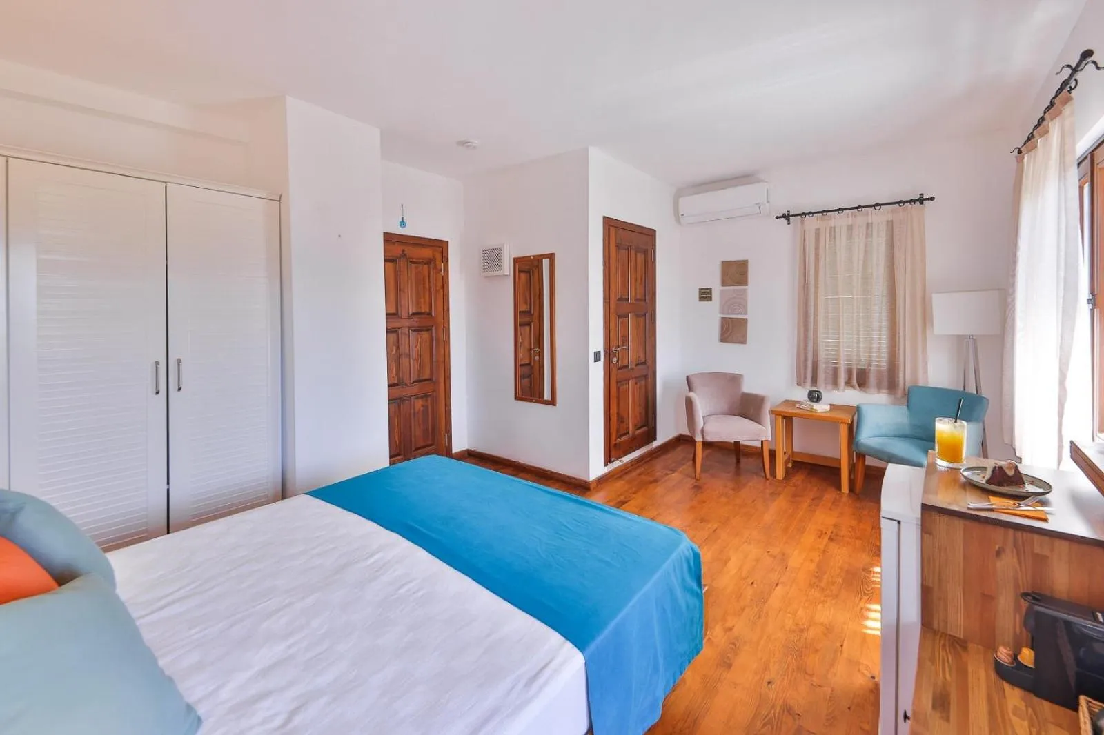 Photo of the whole room, Bed in Old Town Hotel Kalkan