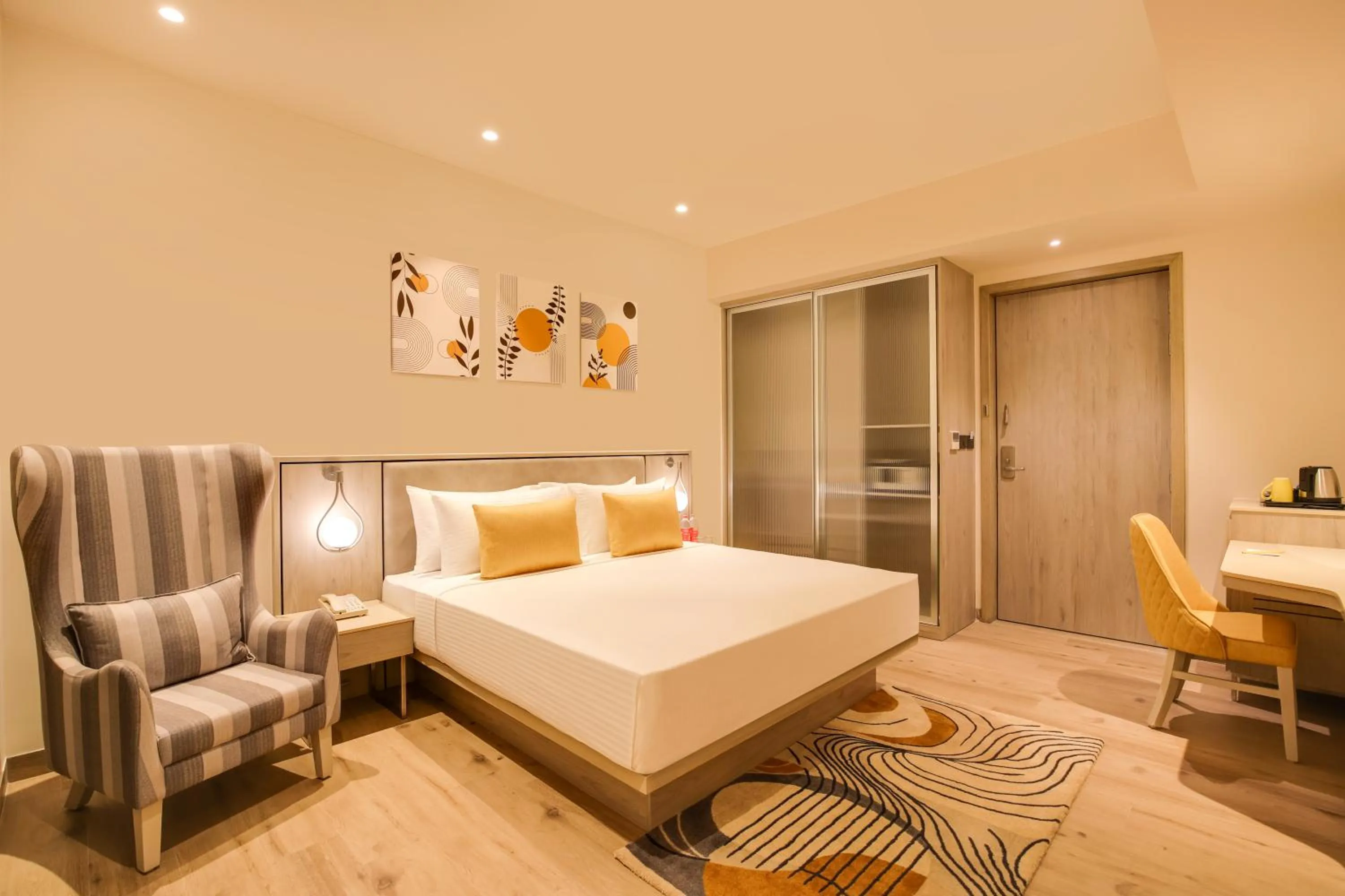 Bedroom, Bed in Lemon Tree Hotel, Jamnagar