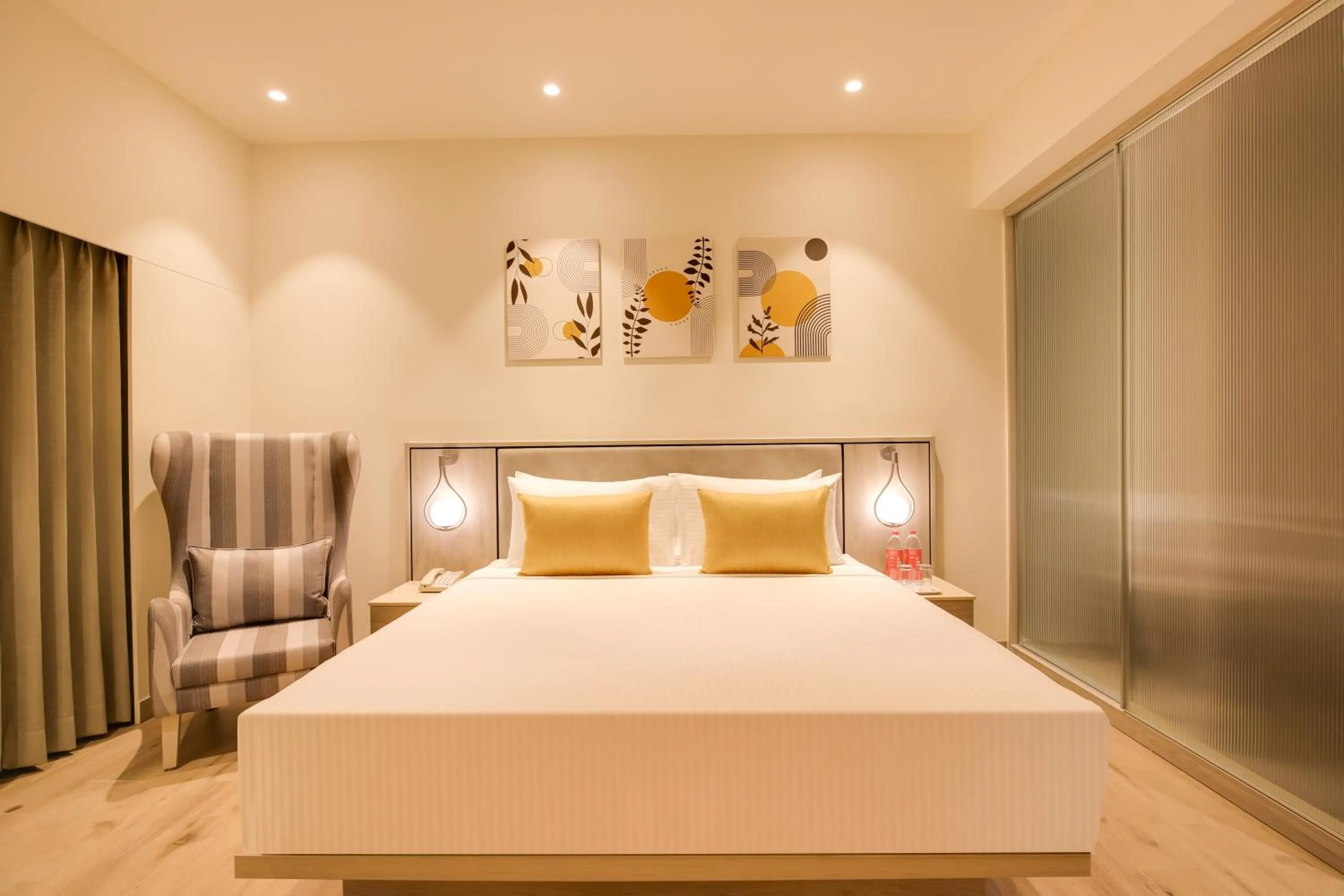 Bed in Lemon Tree Hotel, Jamnagar