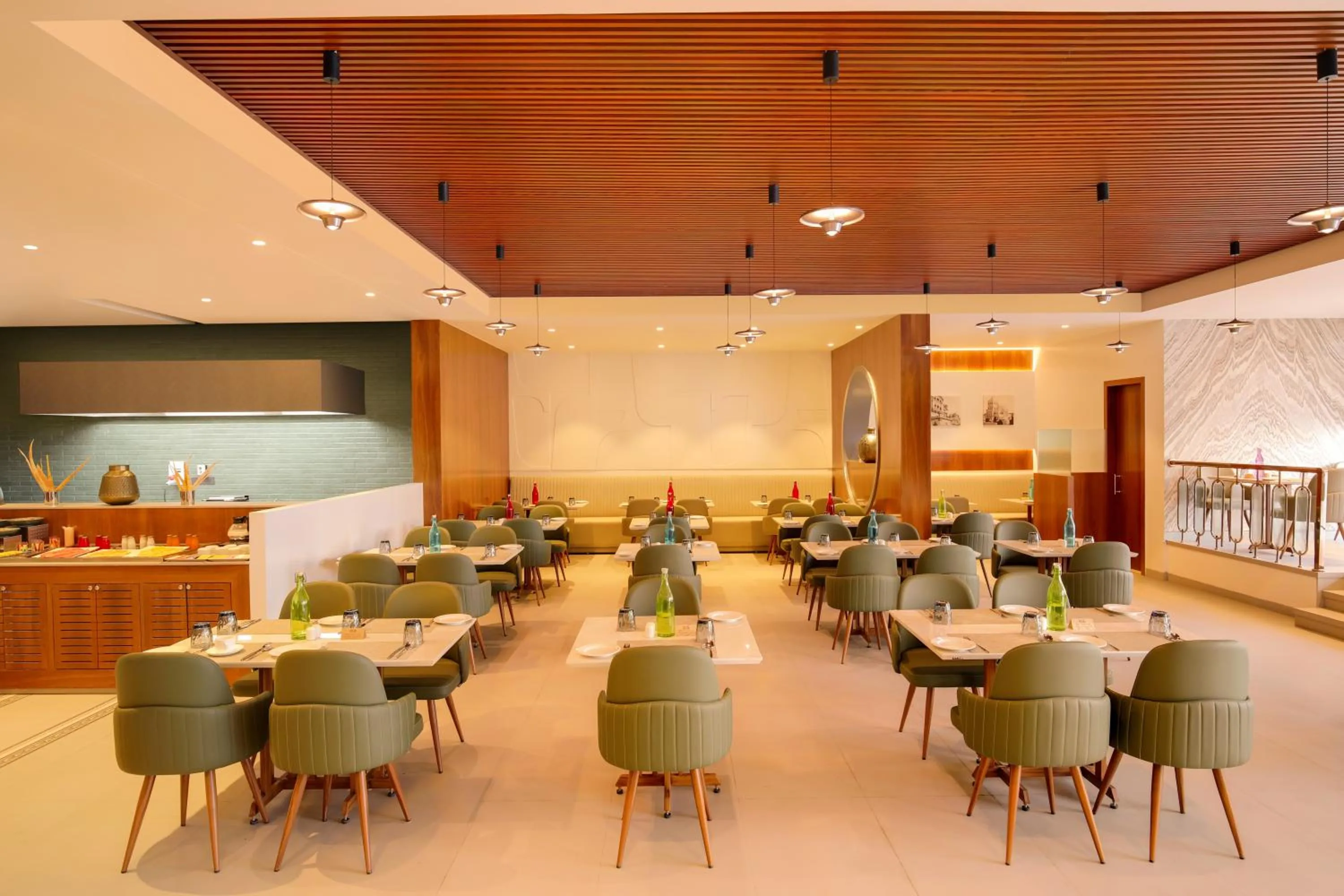 Restaurant/places to eat in Lemon Tree Hotel, Jamnagar