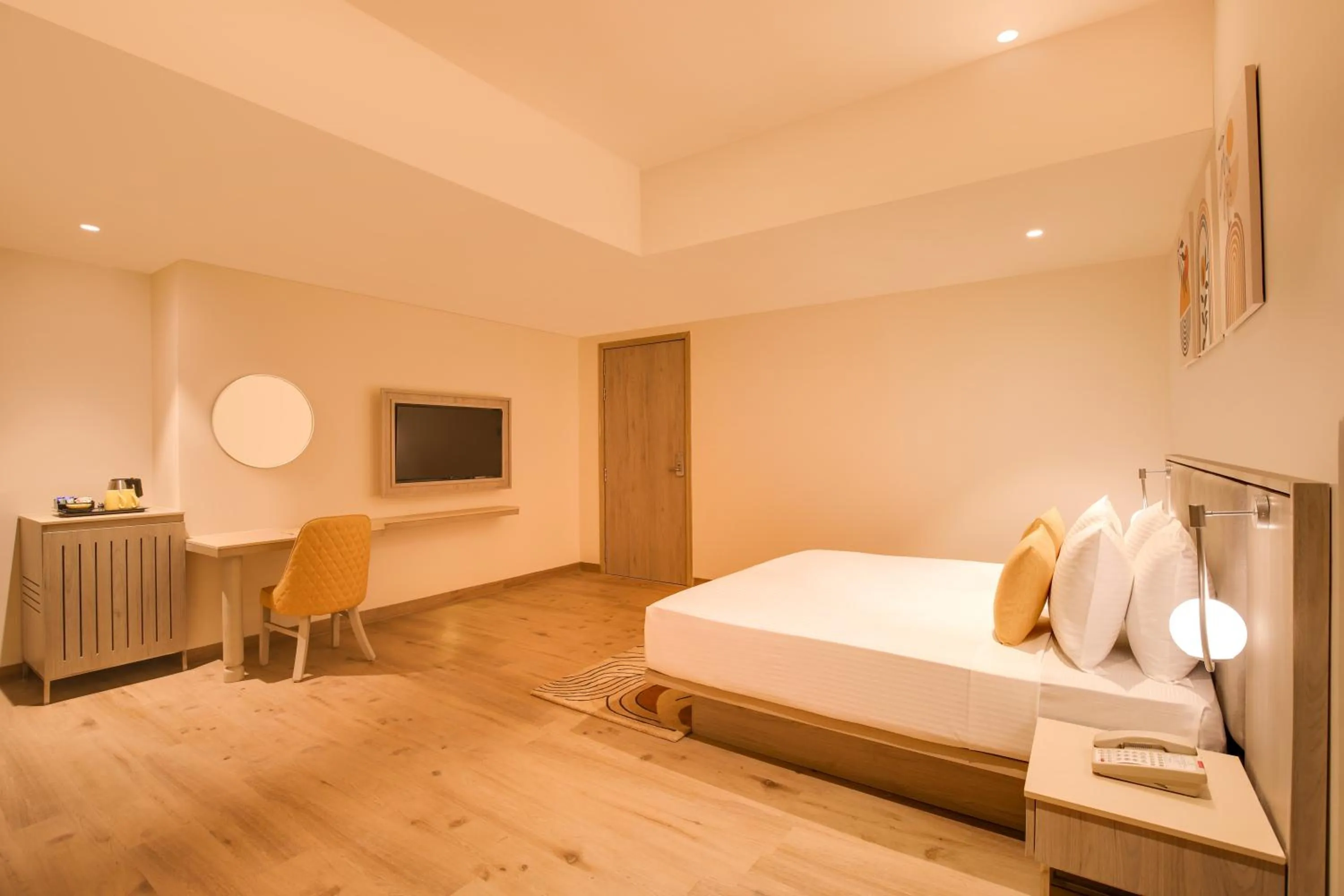 Bedroom, Bed in Lemon Tree Hotel, Jamnagar