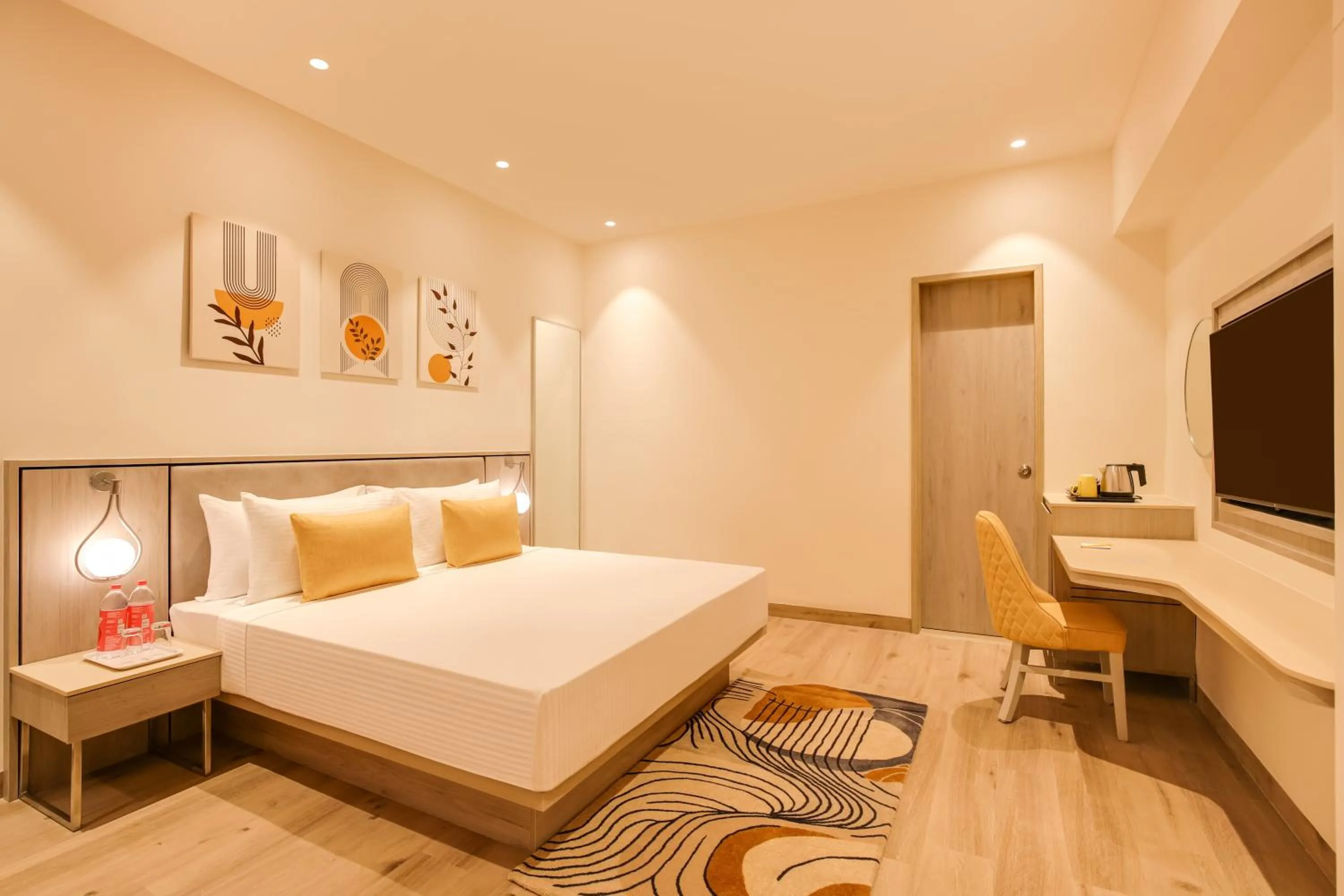 Bedroom, Bed in Lemon Tree Hotel, Jamnagar