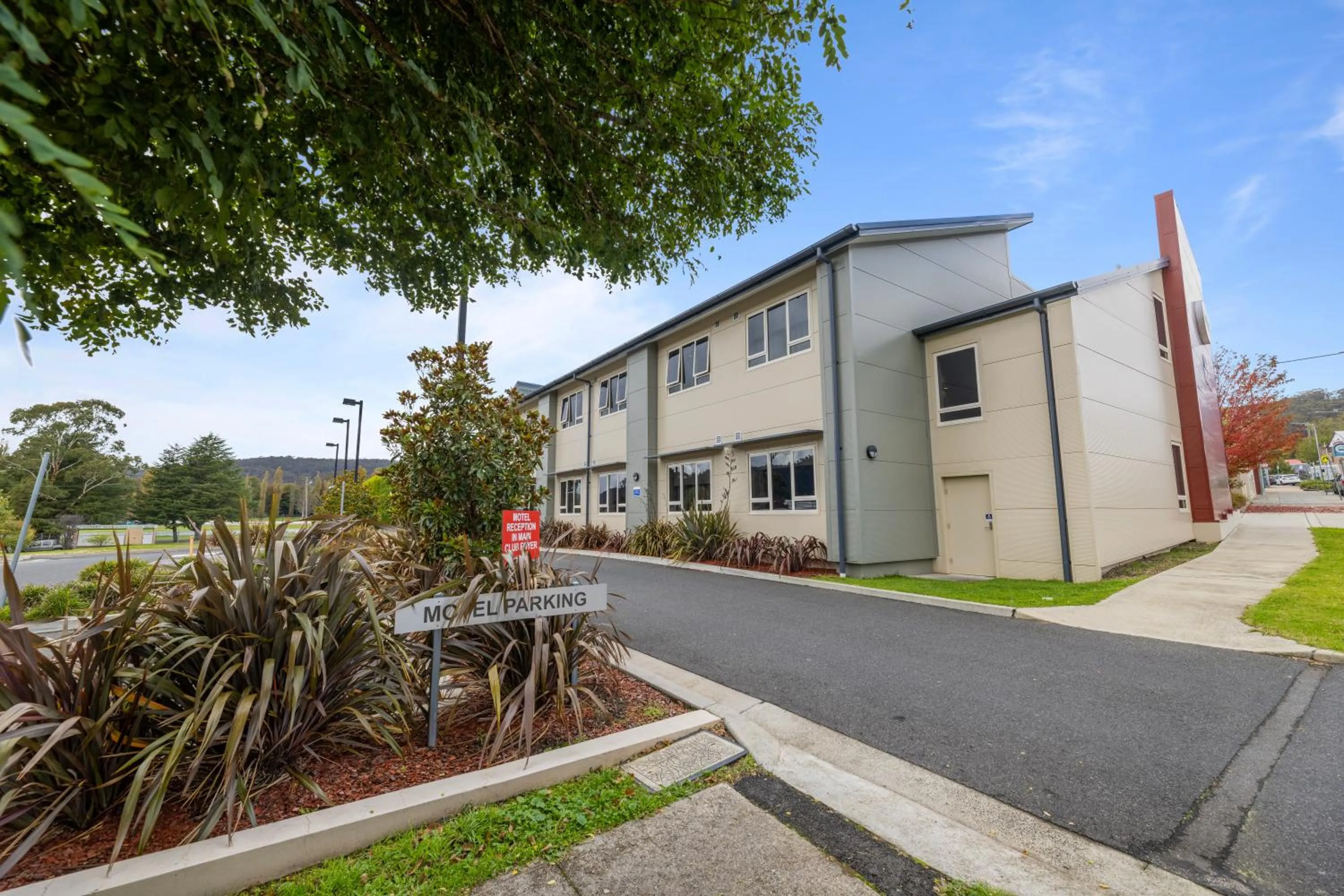 Property building in Lithgow Workies Club Motel