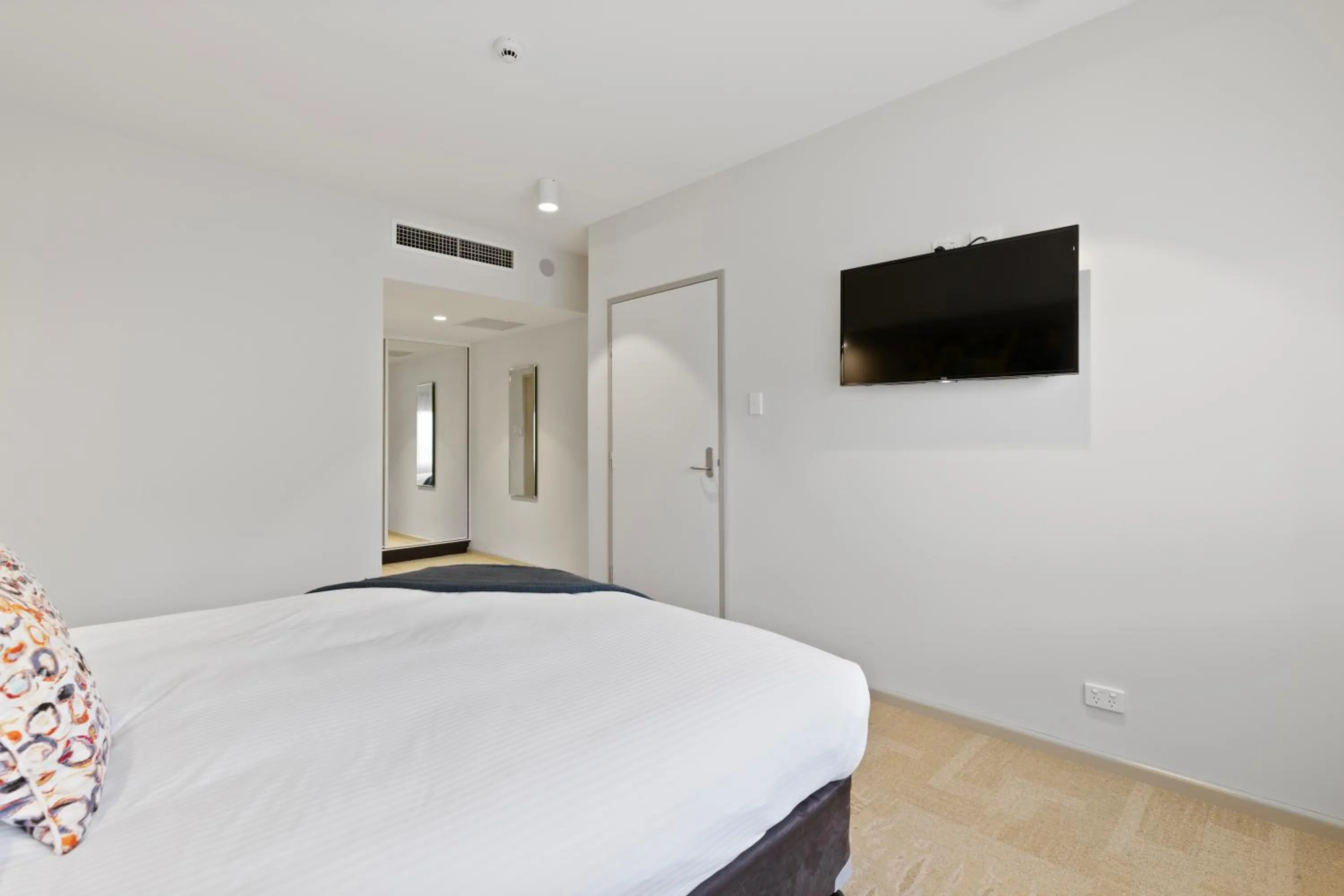 Bed in Lithgow Workies Club Motel