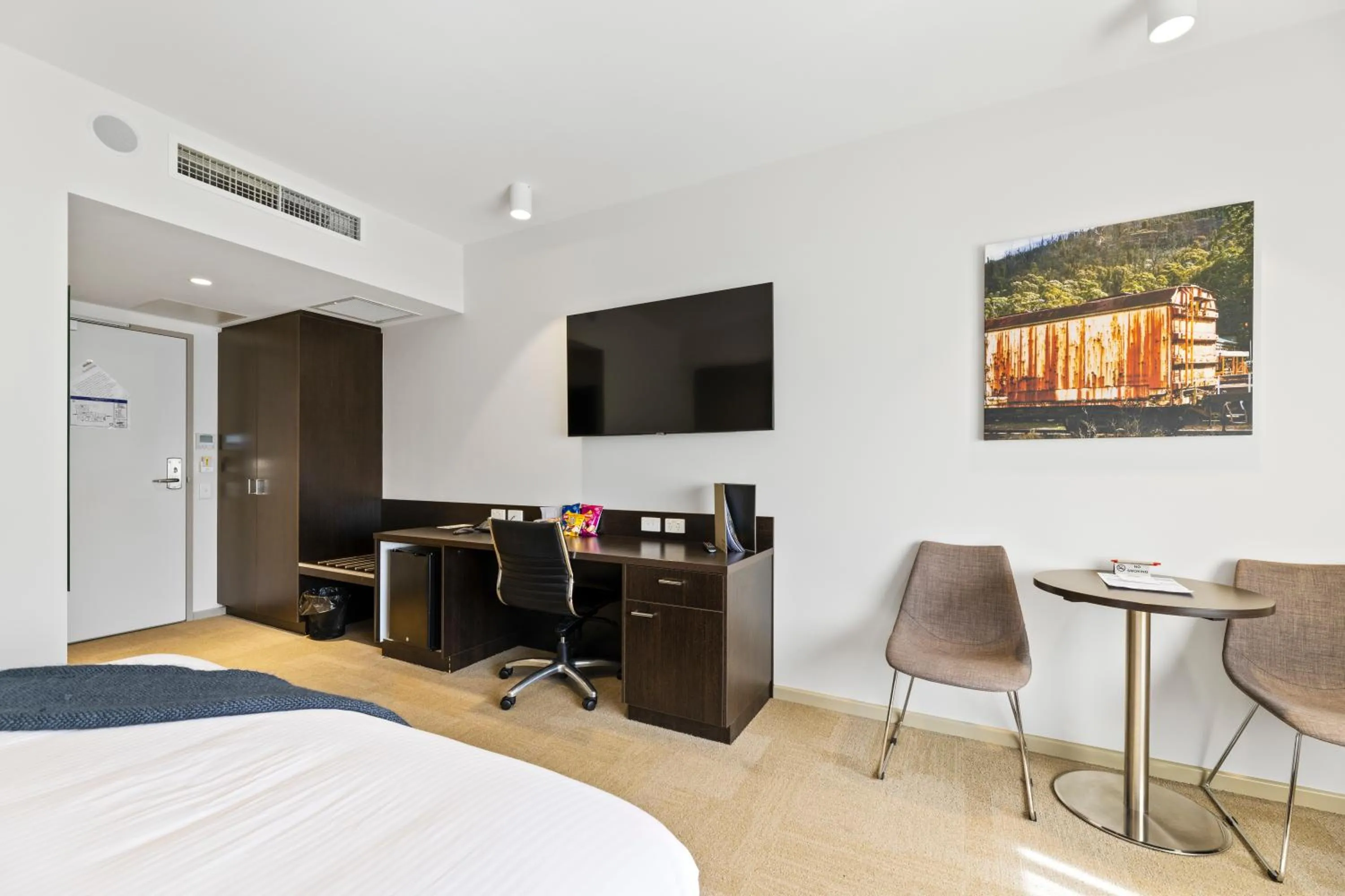 TV and multimedia, Bed in Lithgow Workies Club Motel