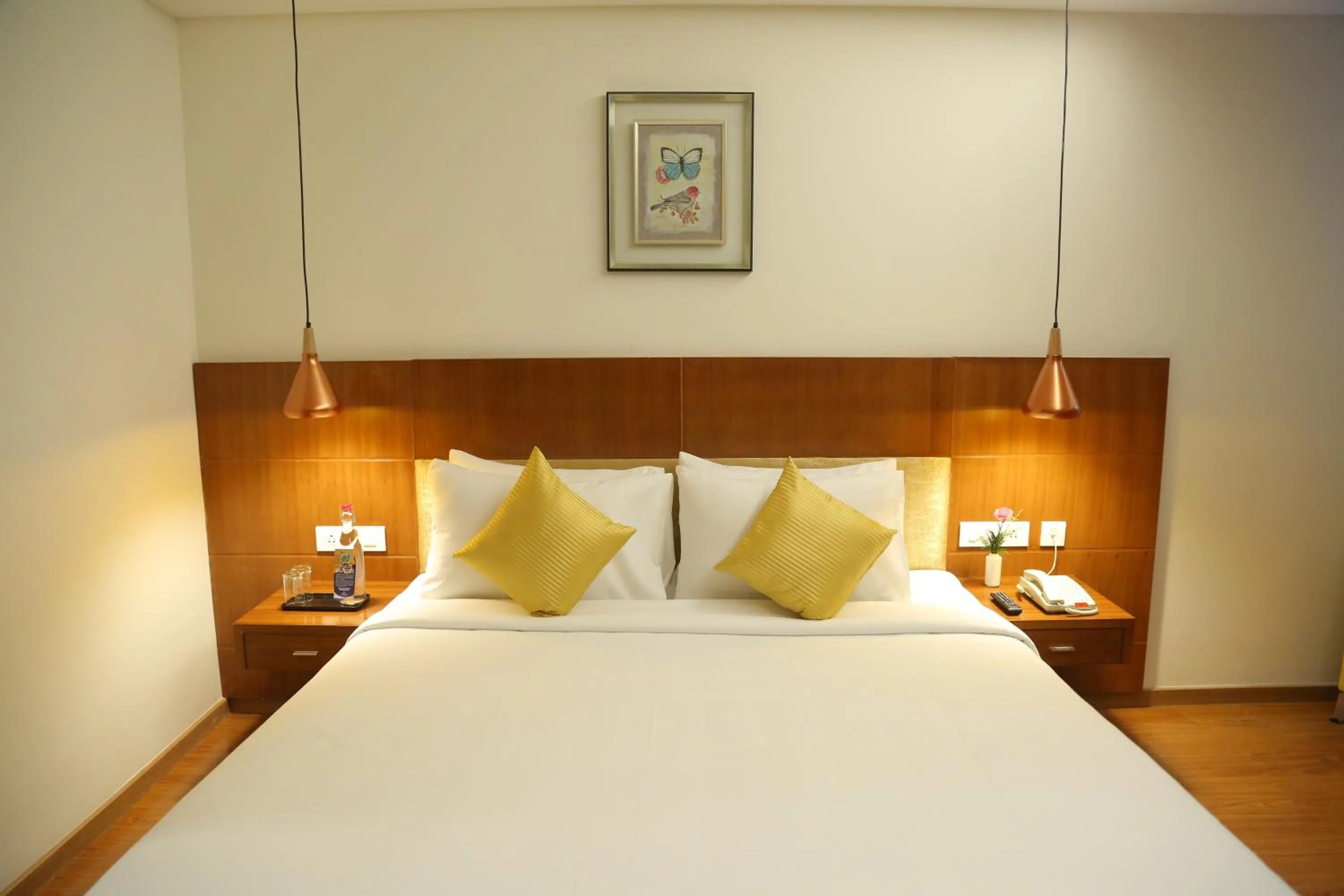 Shower, Bed in CJ Pallazzio,Salem