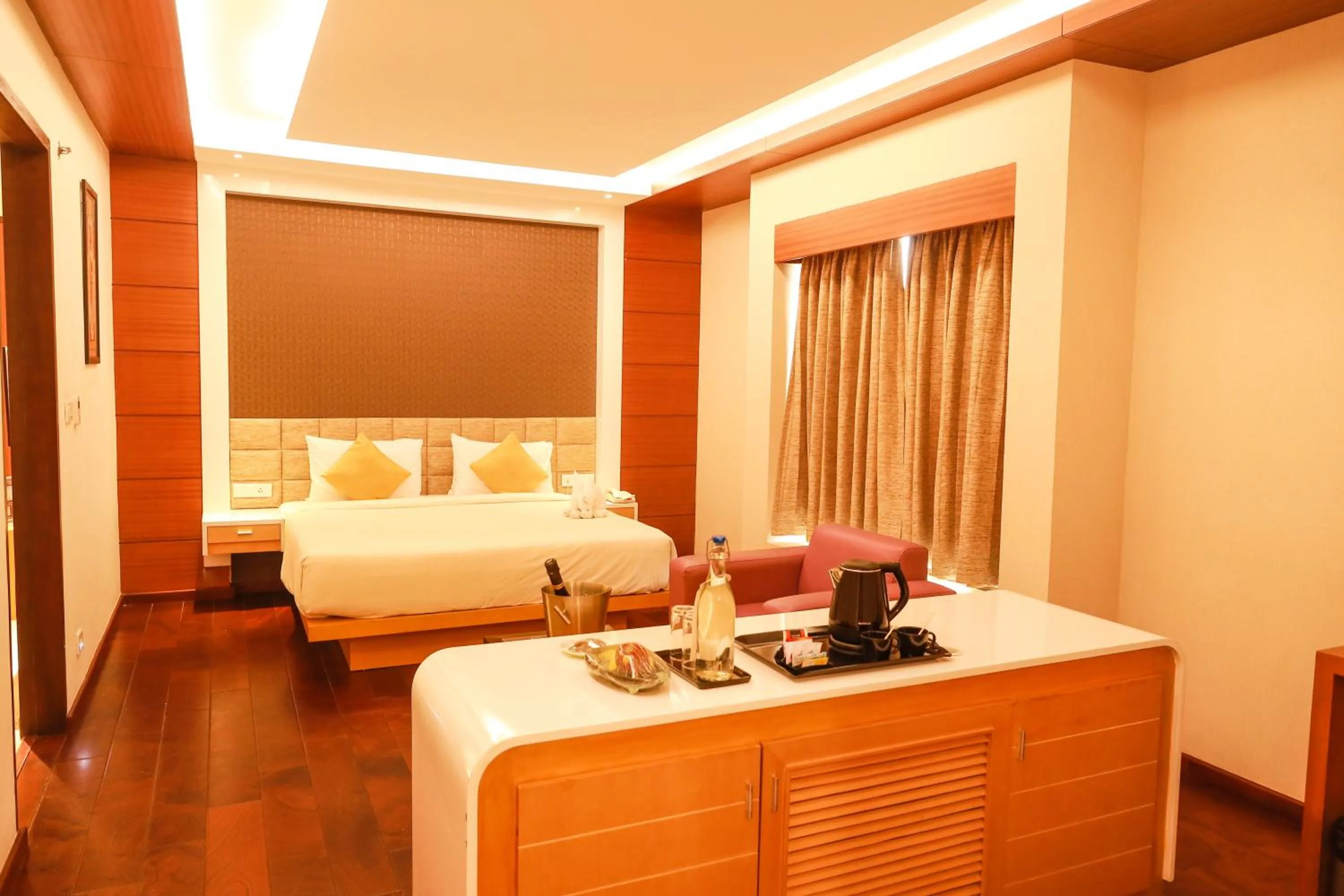 Bedroom, Bed in CJ Pallazzio,Salem