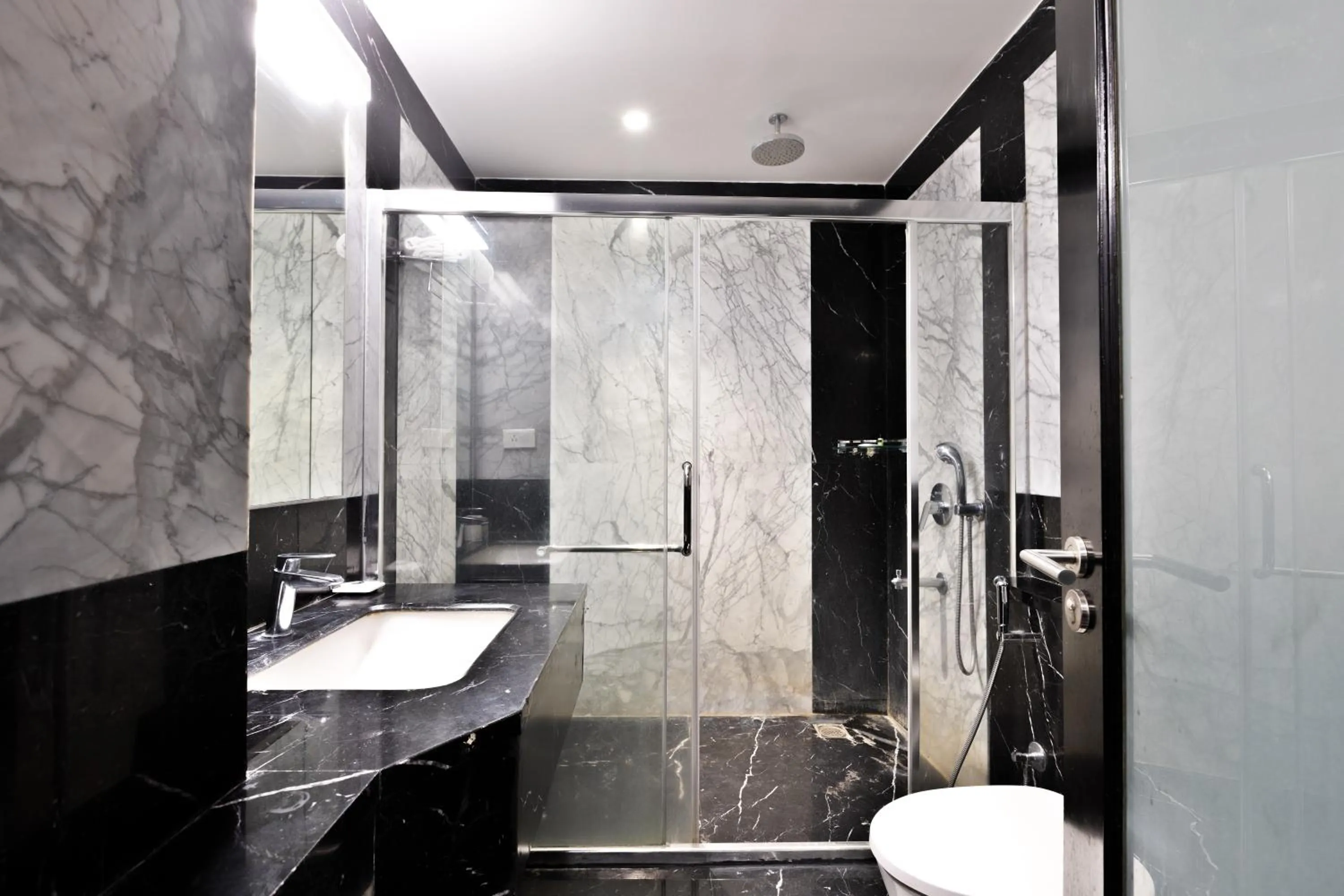 Toilet in CJ Pallazzio,Salem