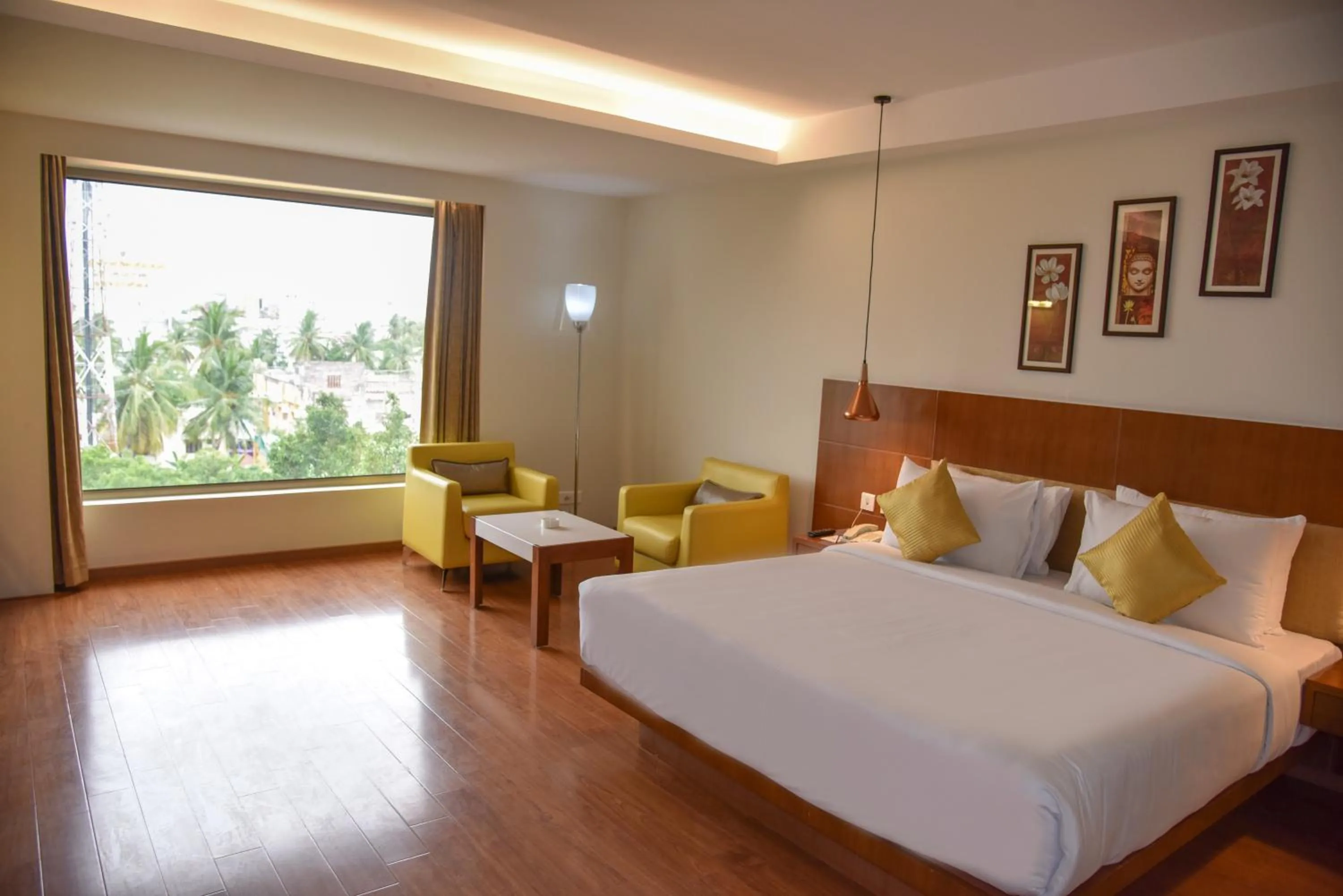 Photo of the whole room, Bed in CJ Pallazzio,Salem