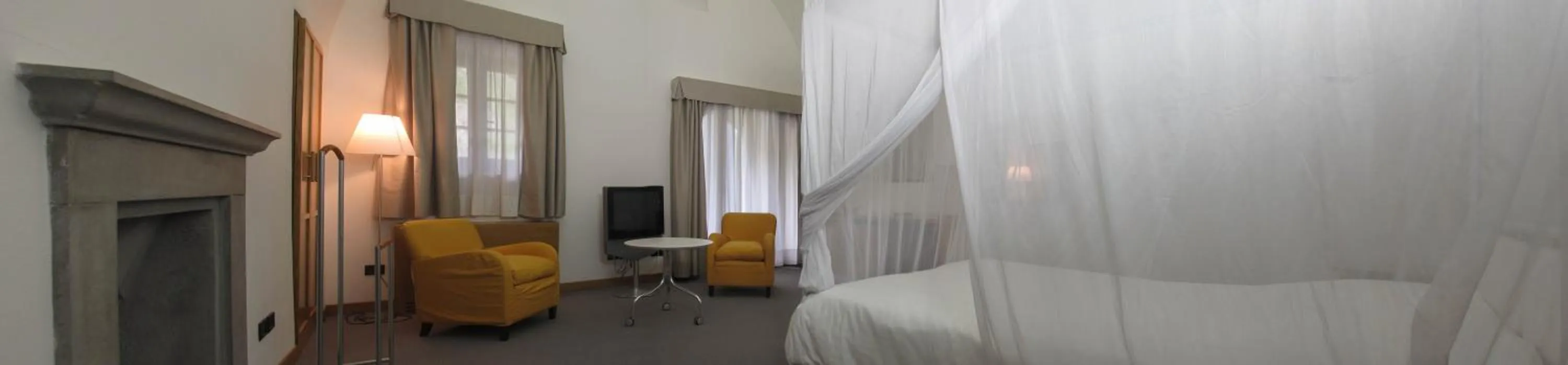 Bed in Hotel Cavour Et Des Officiers