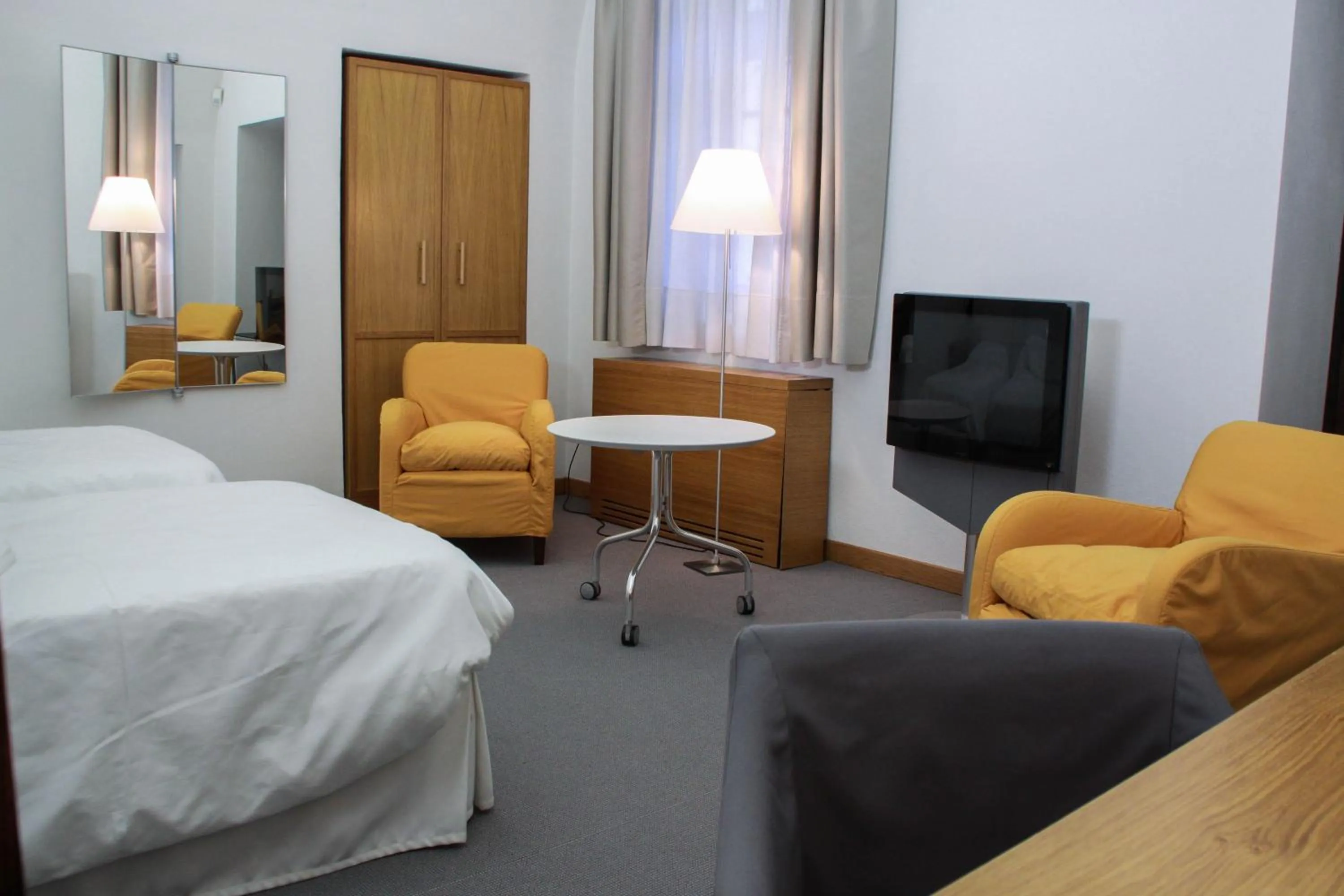 Bedroom, Bed in Hotel Cavour Et Des Officiers