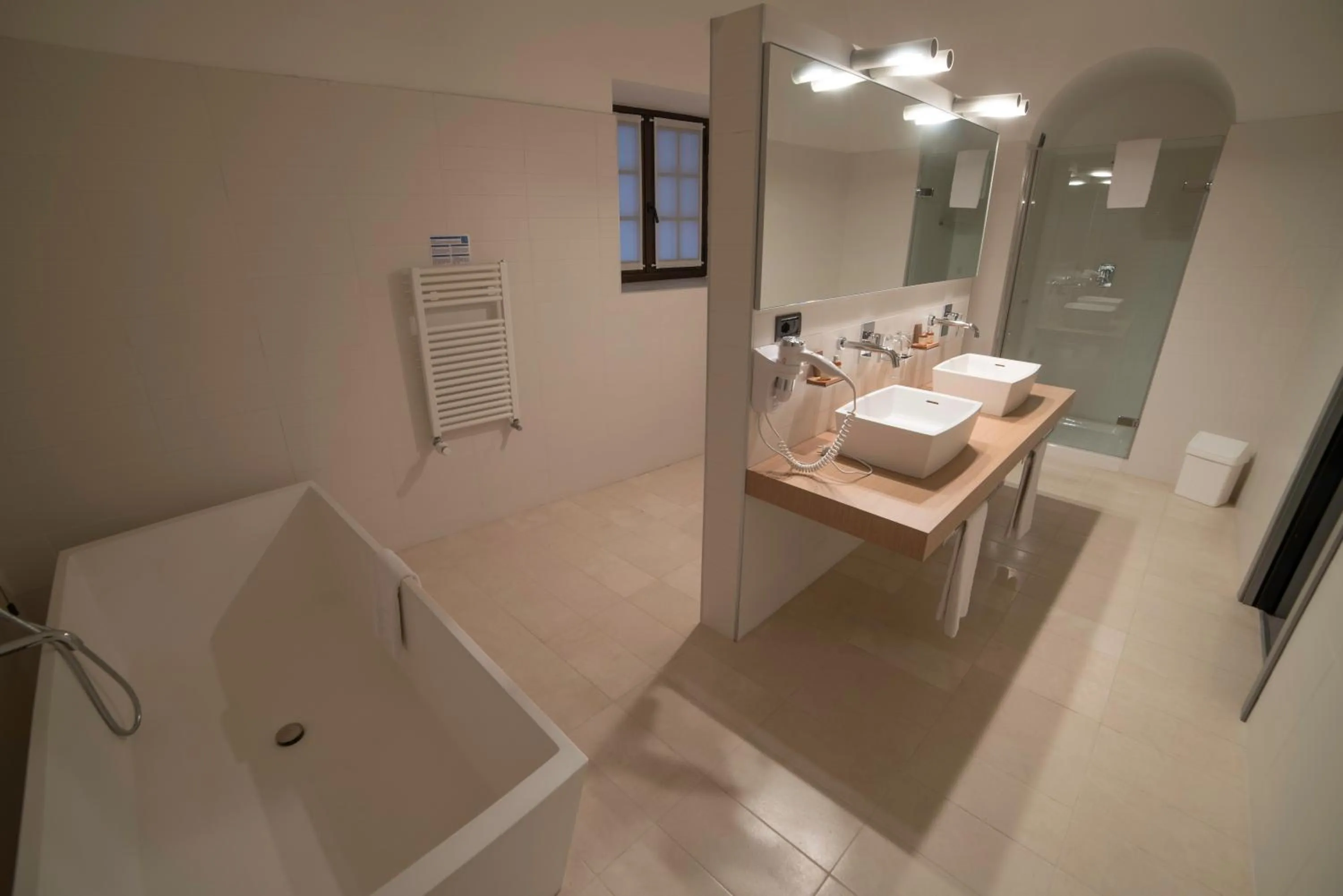 Bathroom in Hotel Cavour Et Des Officiers