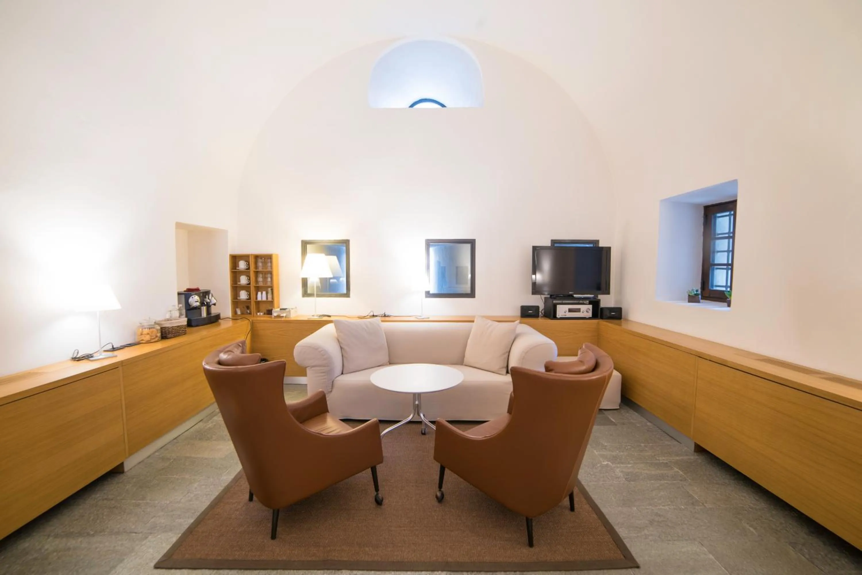 Communal lounge/ TV room in Hotel Cavour Et Des Officiers