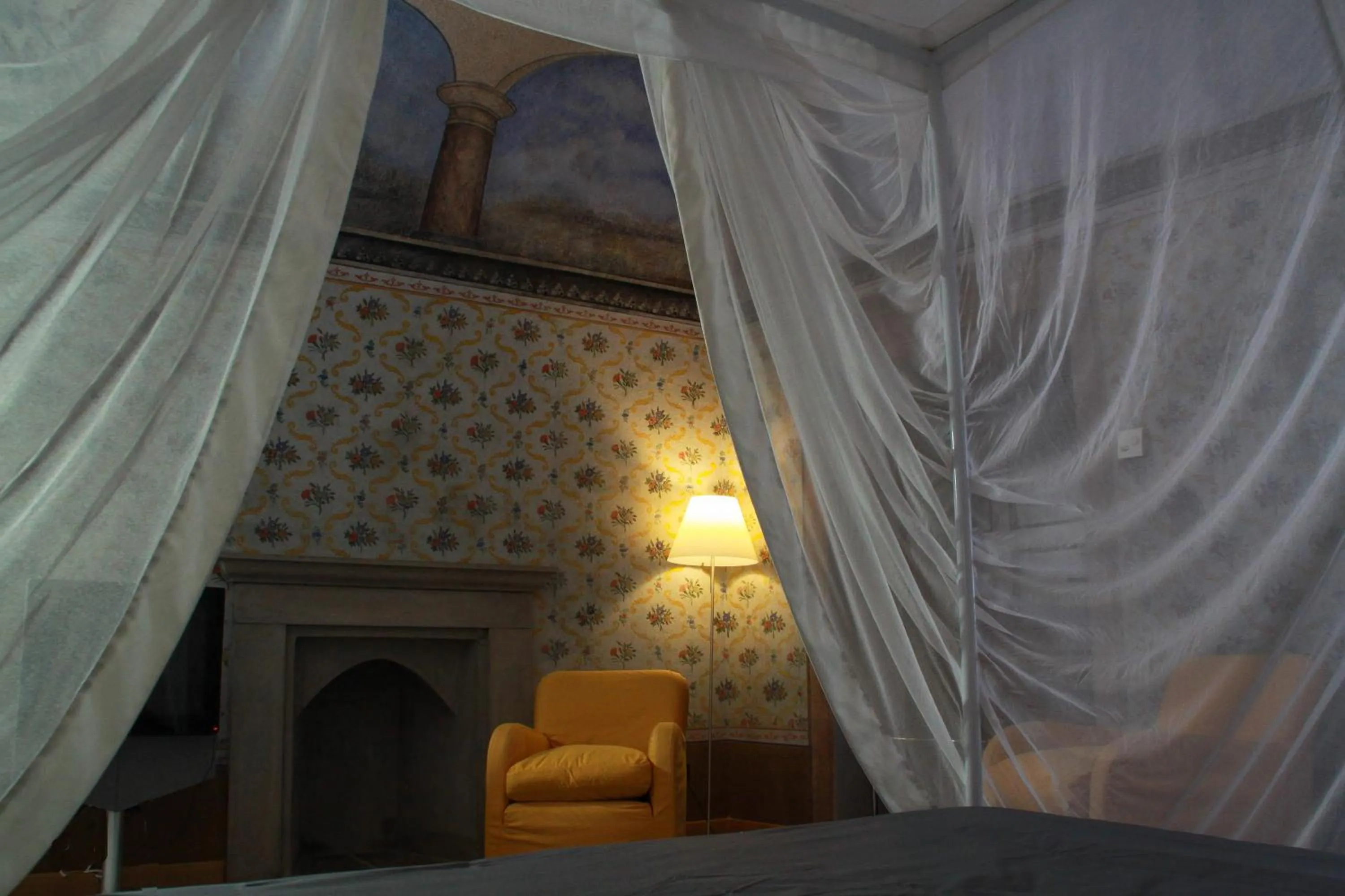 Decorative detail in Hotel Cavour Et Des Officiers