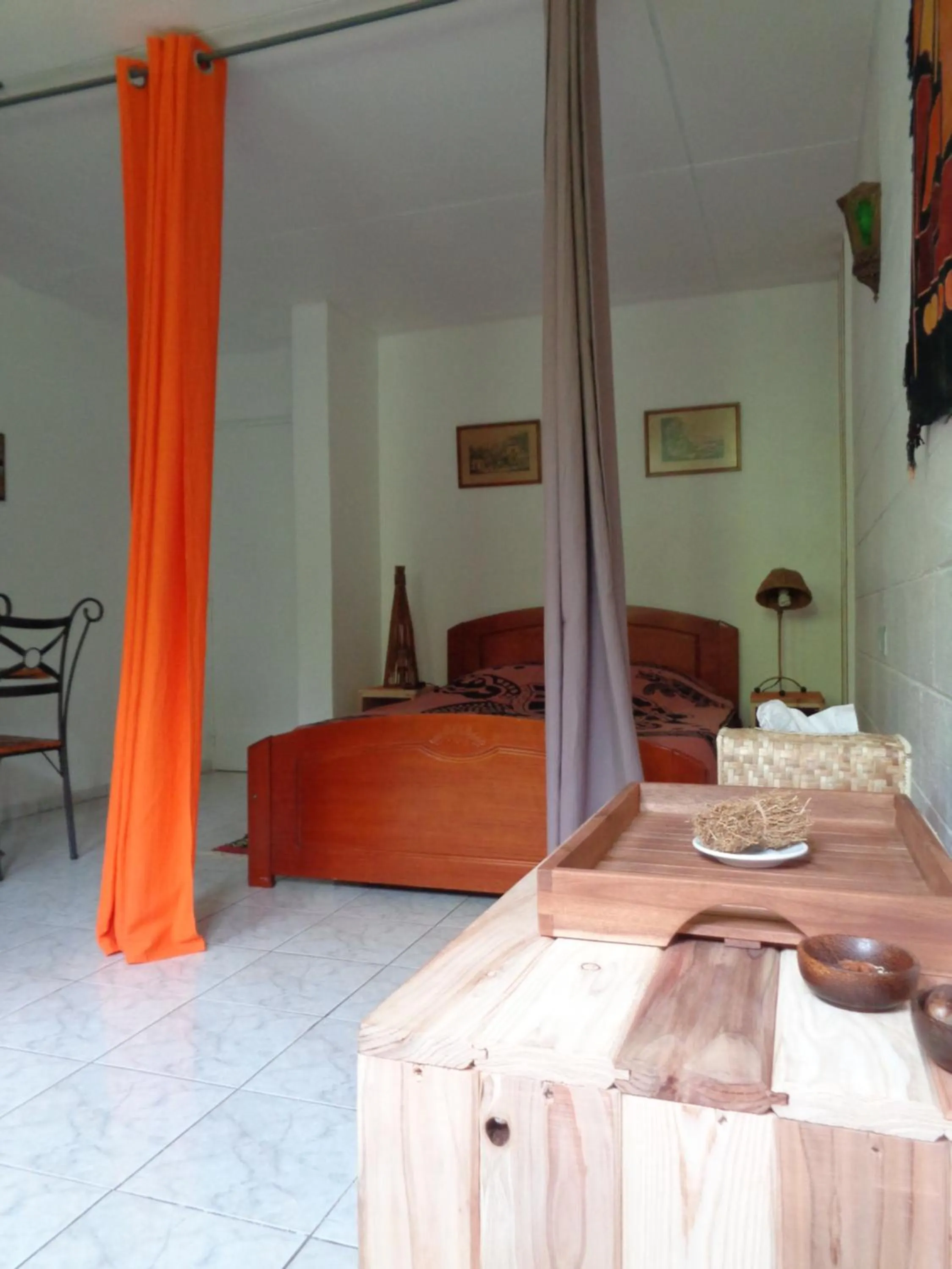 Photo of the whole room, Bed in L'Arbre de Vie