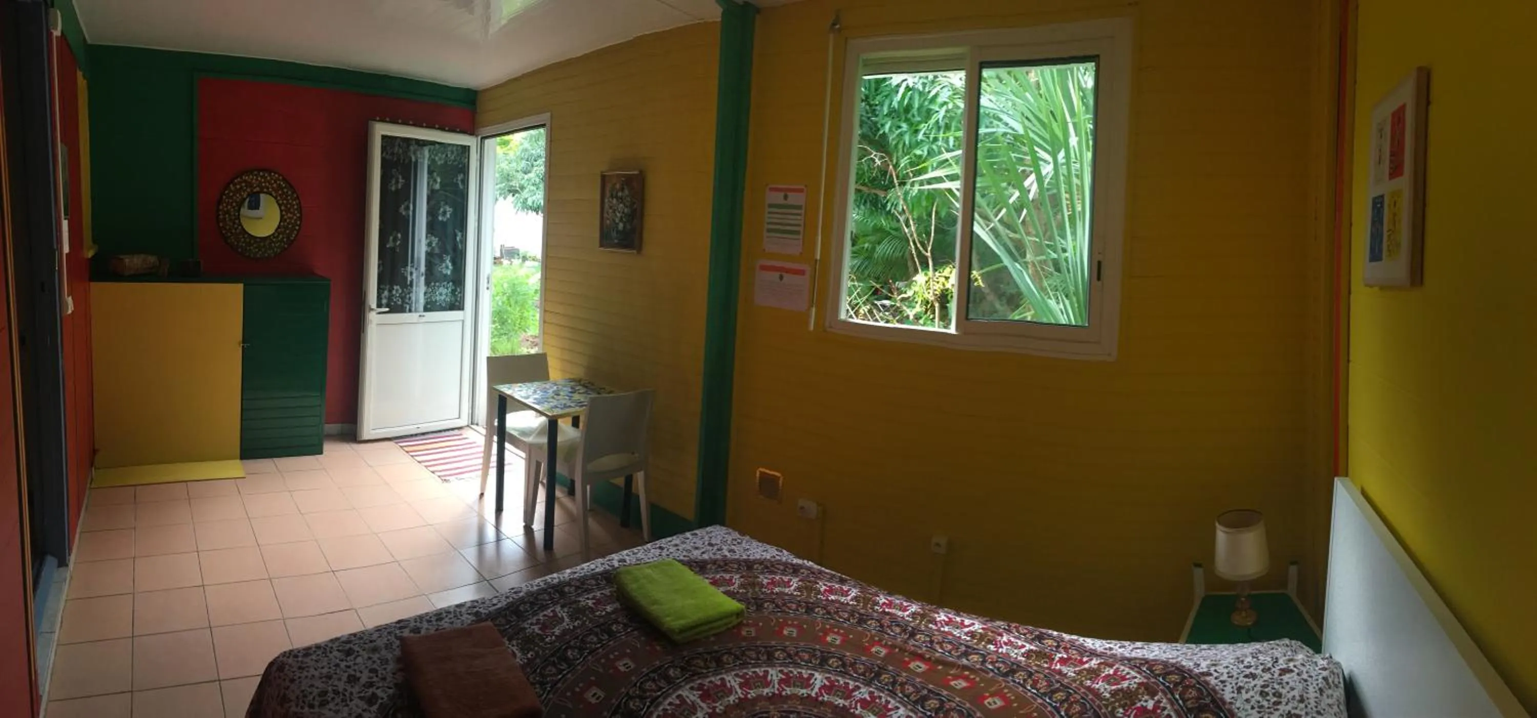 Photo of the whole room, Bed in L'Arbre de Vie