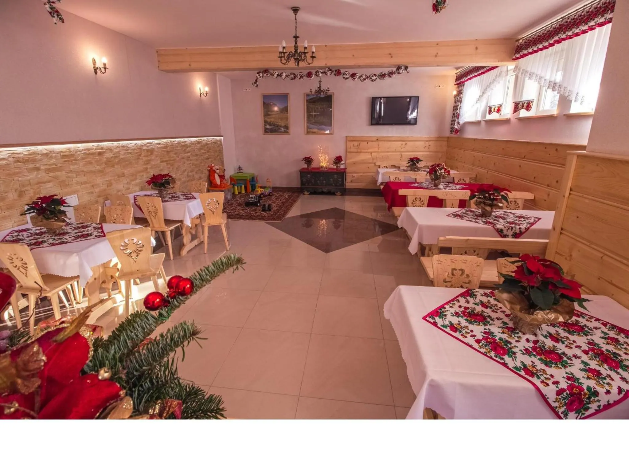 Communal lounge/ TV room in Willa Trebunia