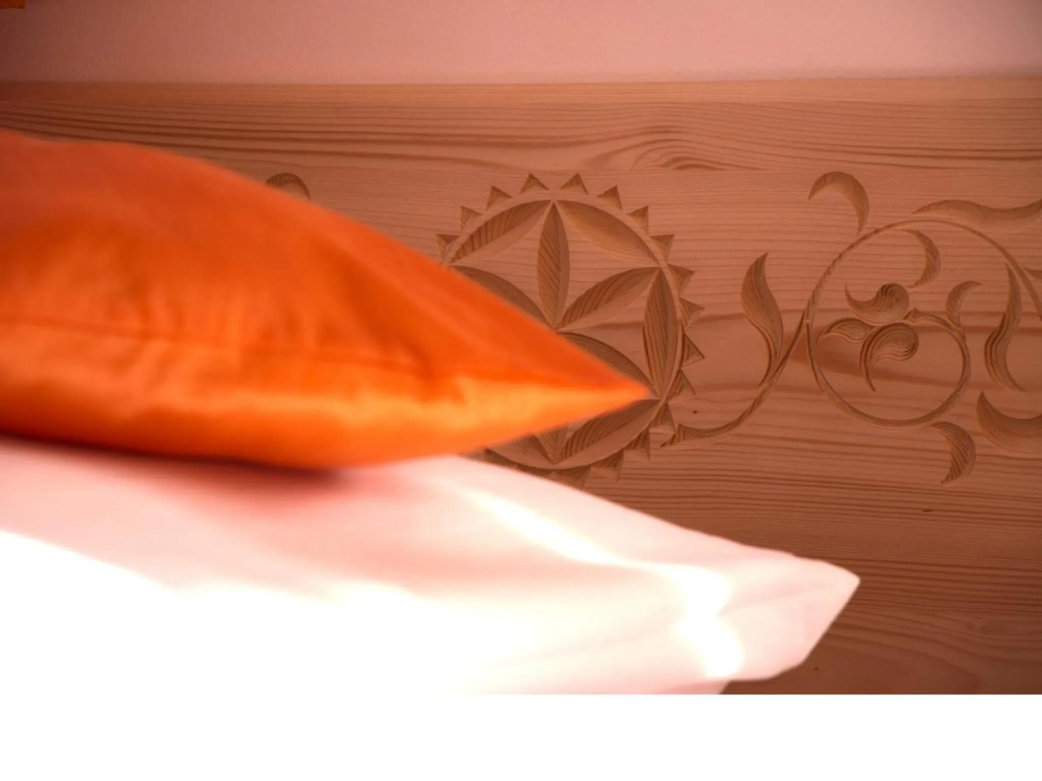 Decorative detail, Bed in Willa Trebunia