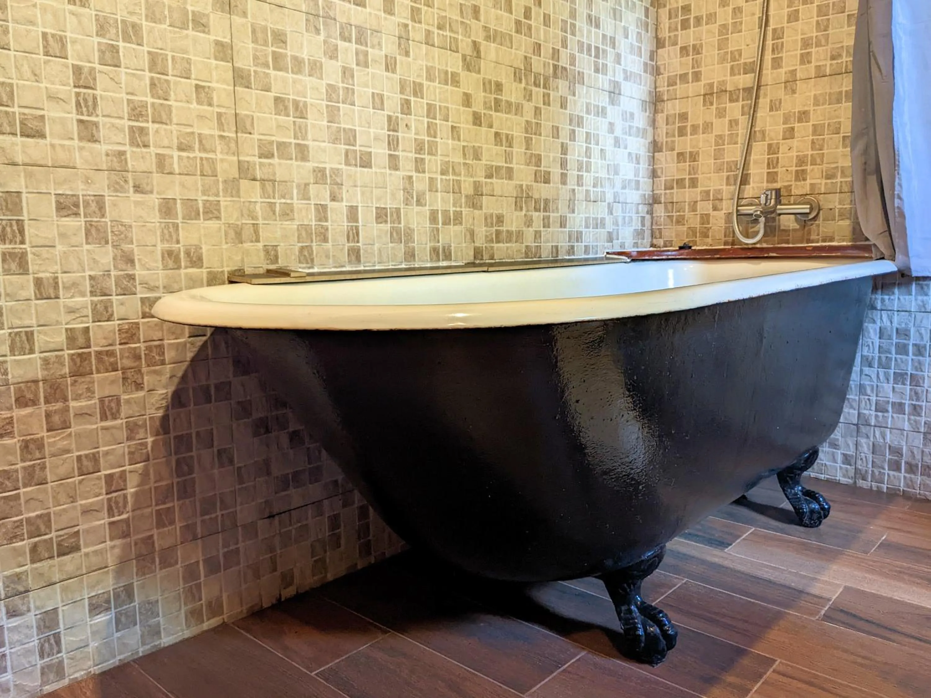 Hot Tub in Lawns Hotel