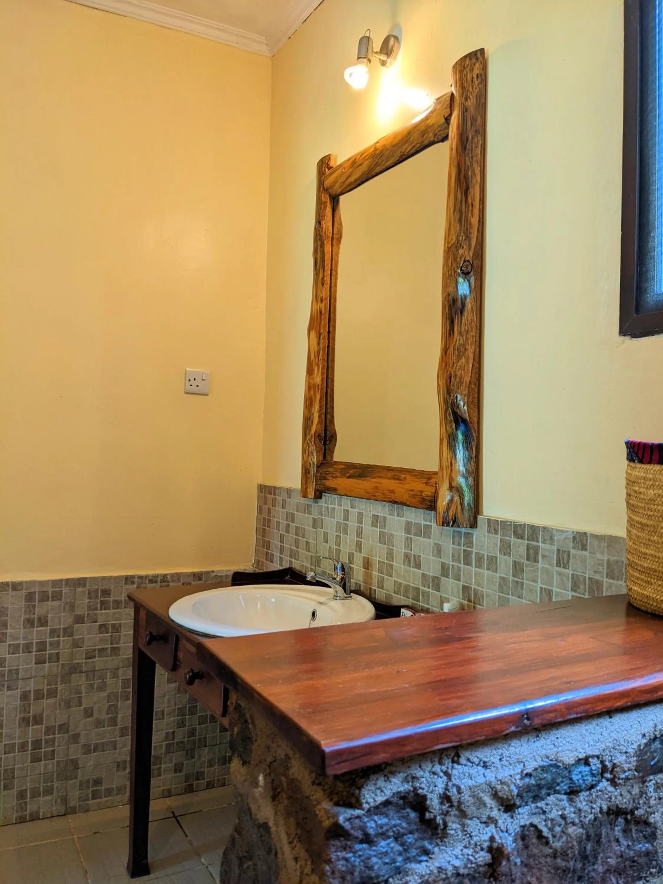 Bathroom in Lawns Hotel