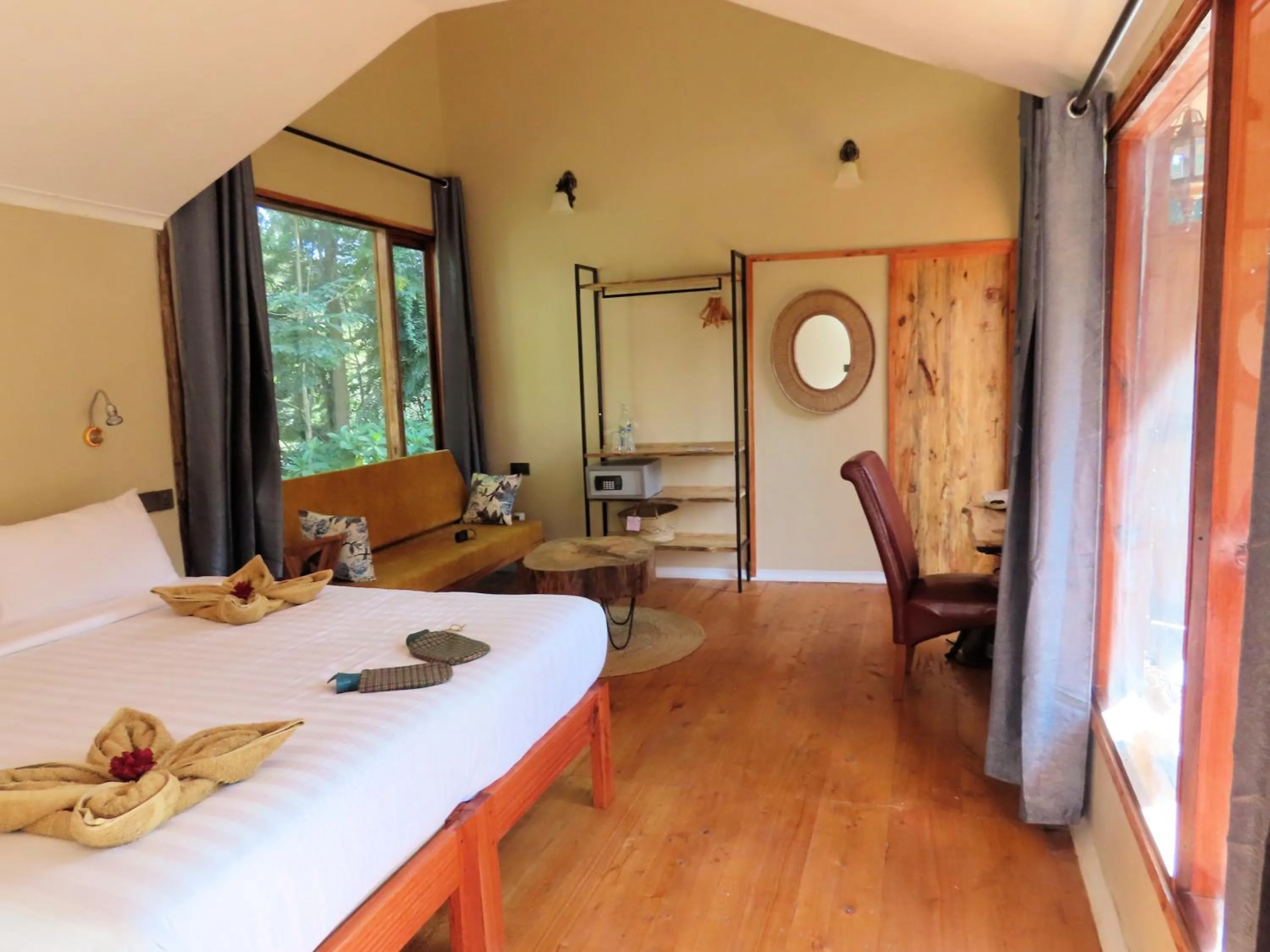 Photo of the whole room, Bed in Lawns Hotel