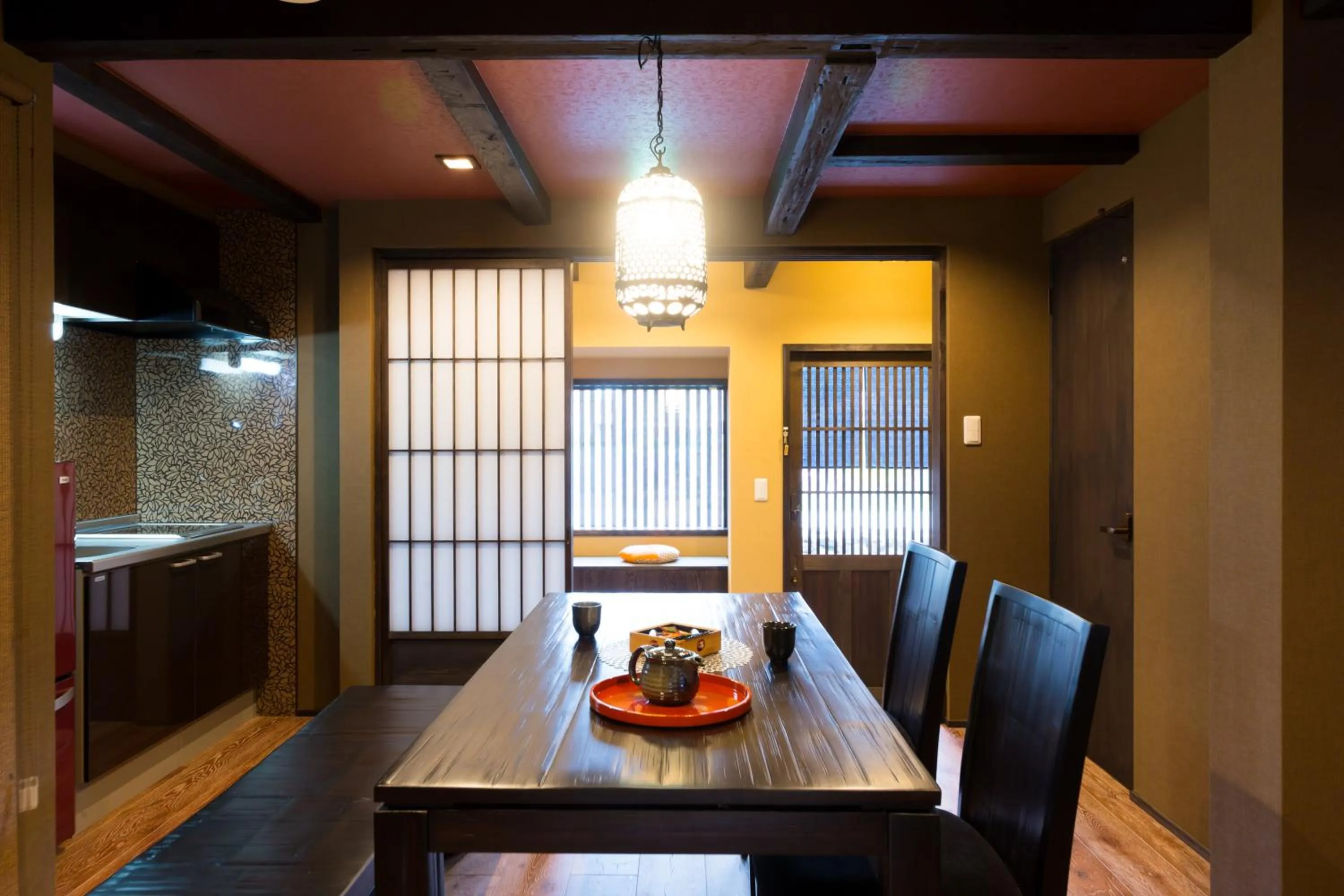 Dining area in 京と家 鴨川五条 -Kyotoya Kamogawagojo-