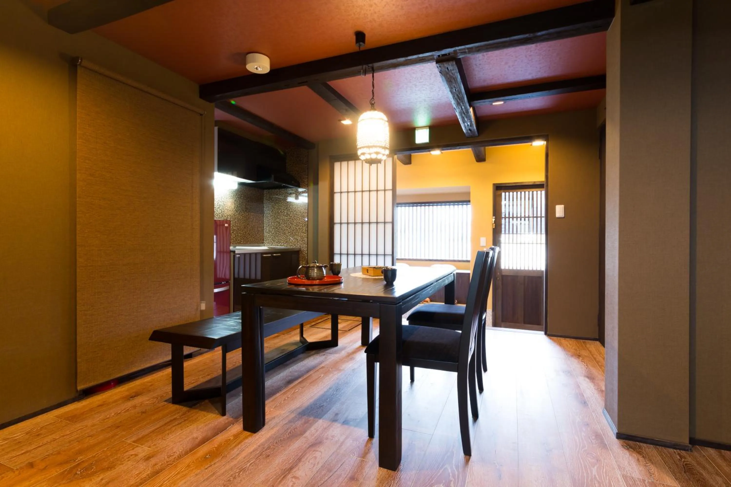 Dining area in 京と家 鴨川五条 -Kyotoya Kamogawagojo-