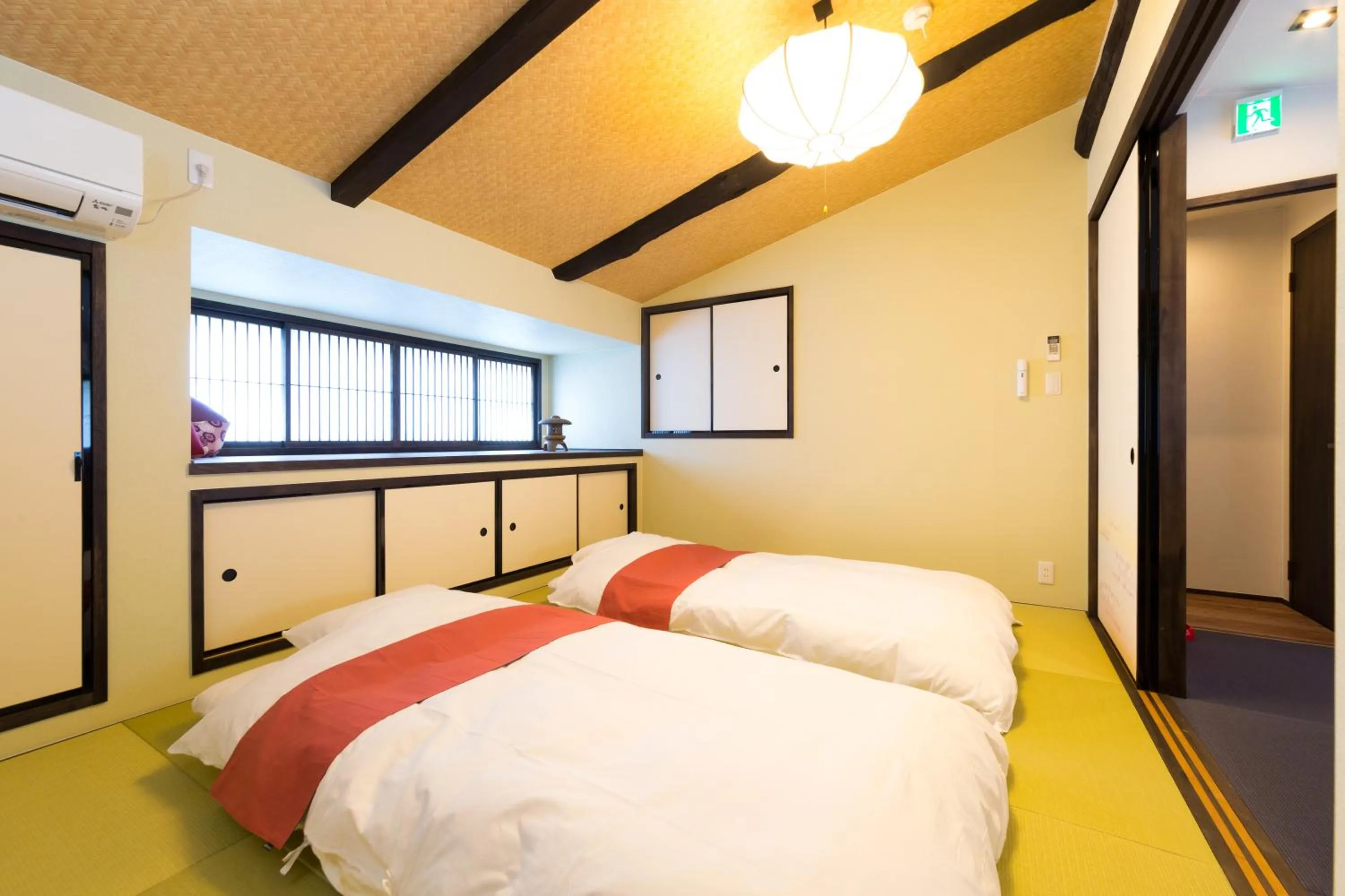Bedroom, Bed in 京と家 鴨川五条 -Kyotoya Kamogawagojo-