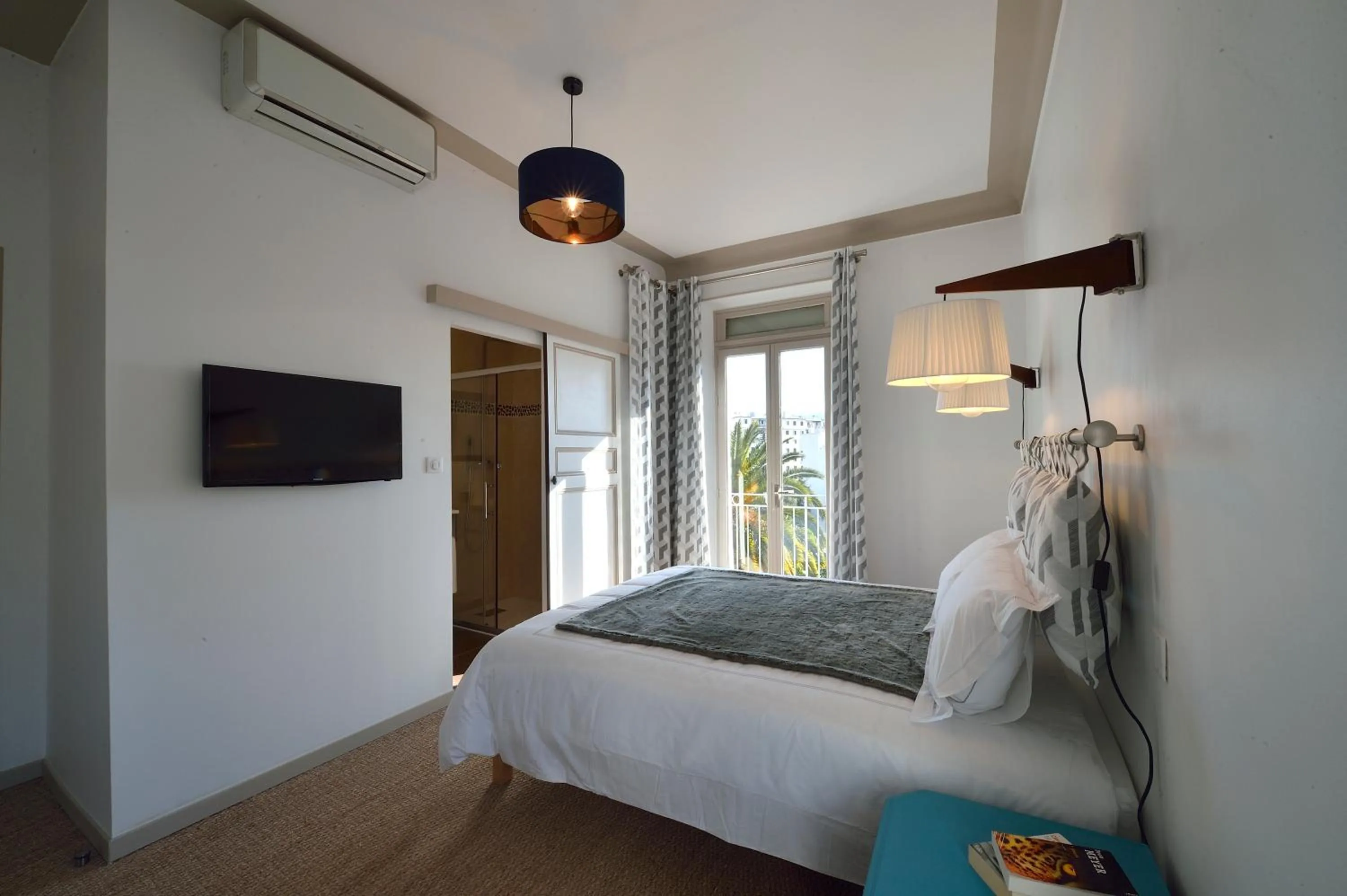 Photo of the whole room, Bed in B&B Villa Du Roc Fleuri