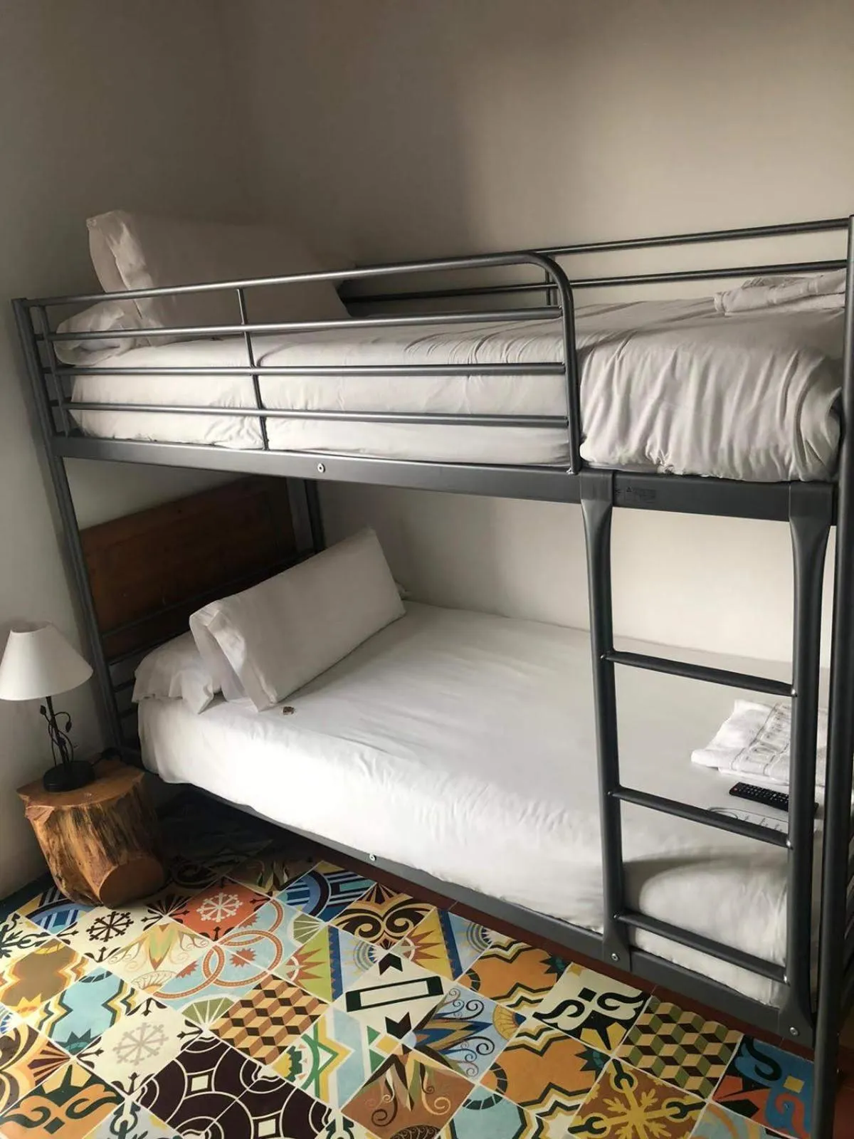 bunk bed, Bed in Pigal