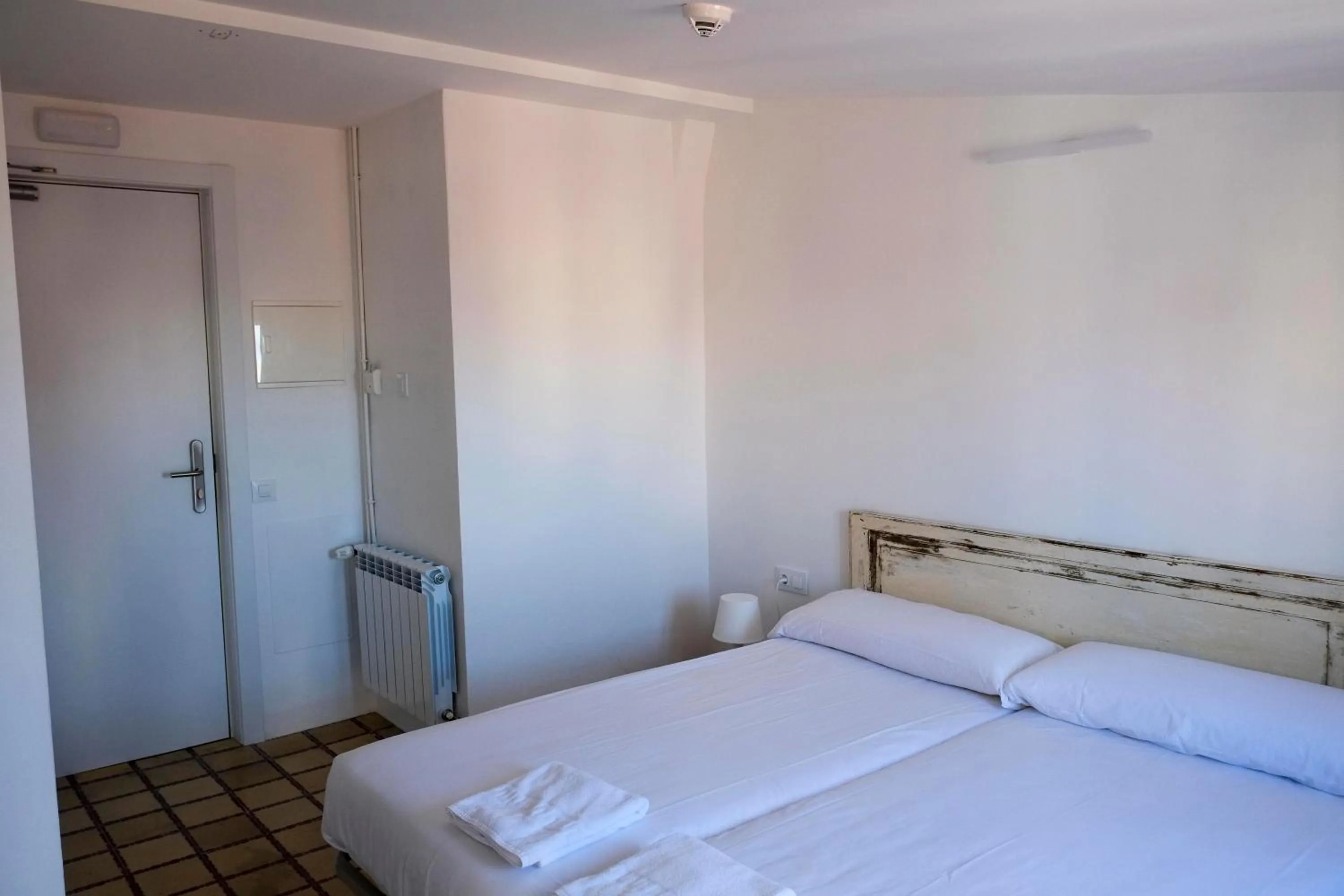 Photo of the whole room, Bed in Pigal