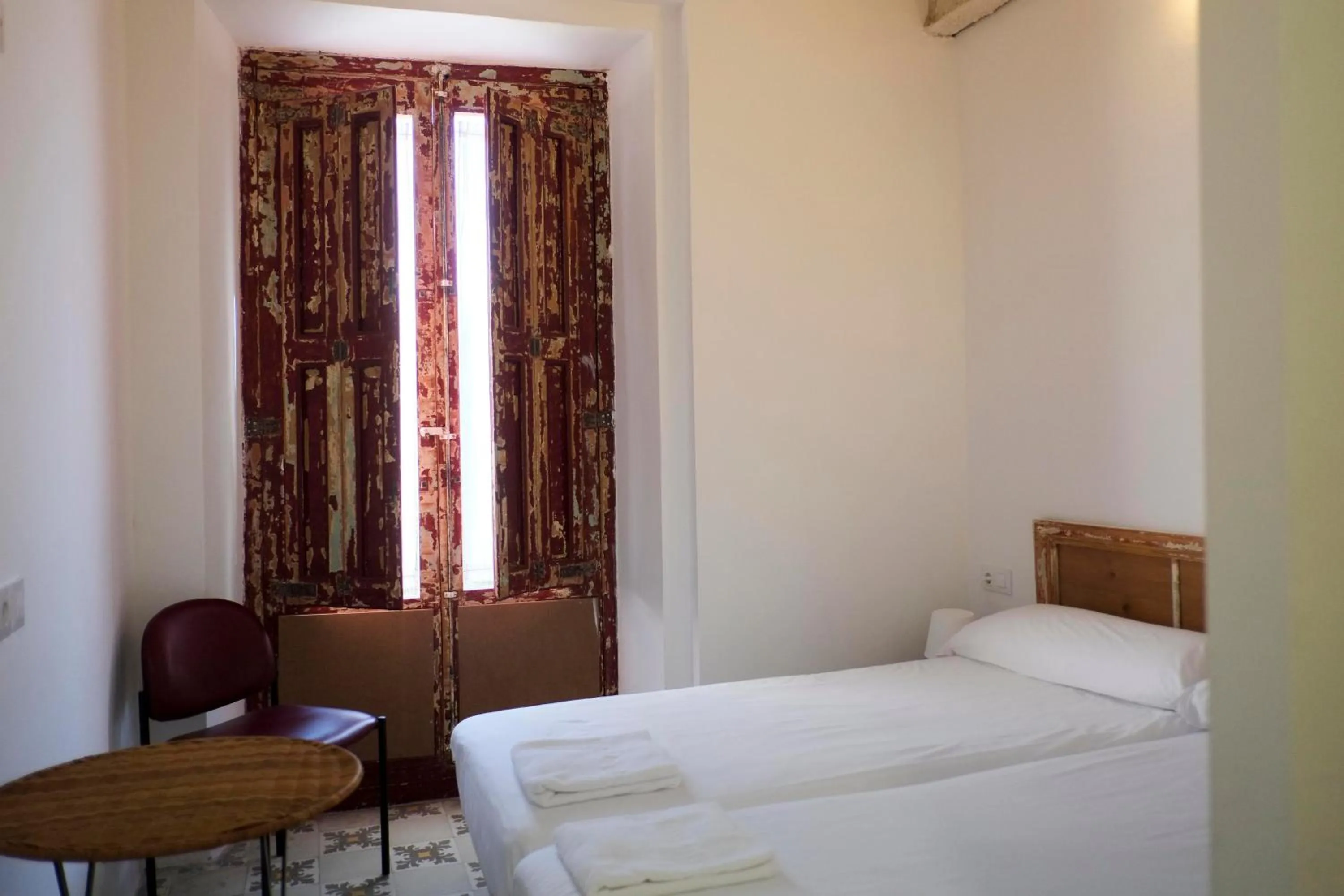 Photo of the whole room, Bed in Pigal