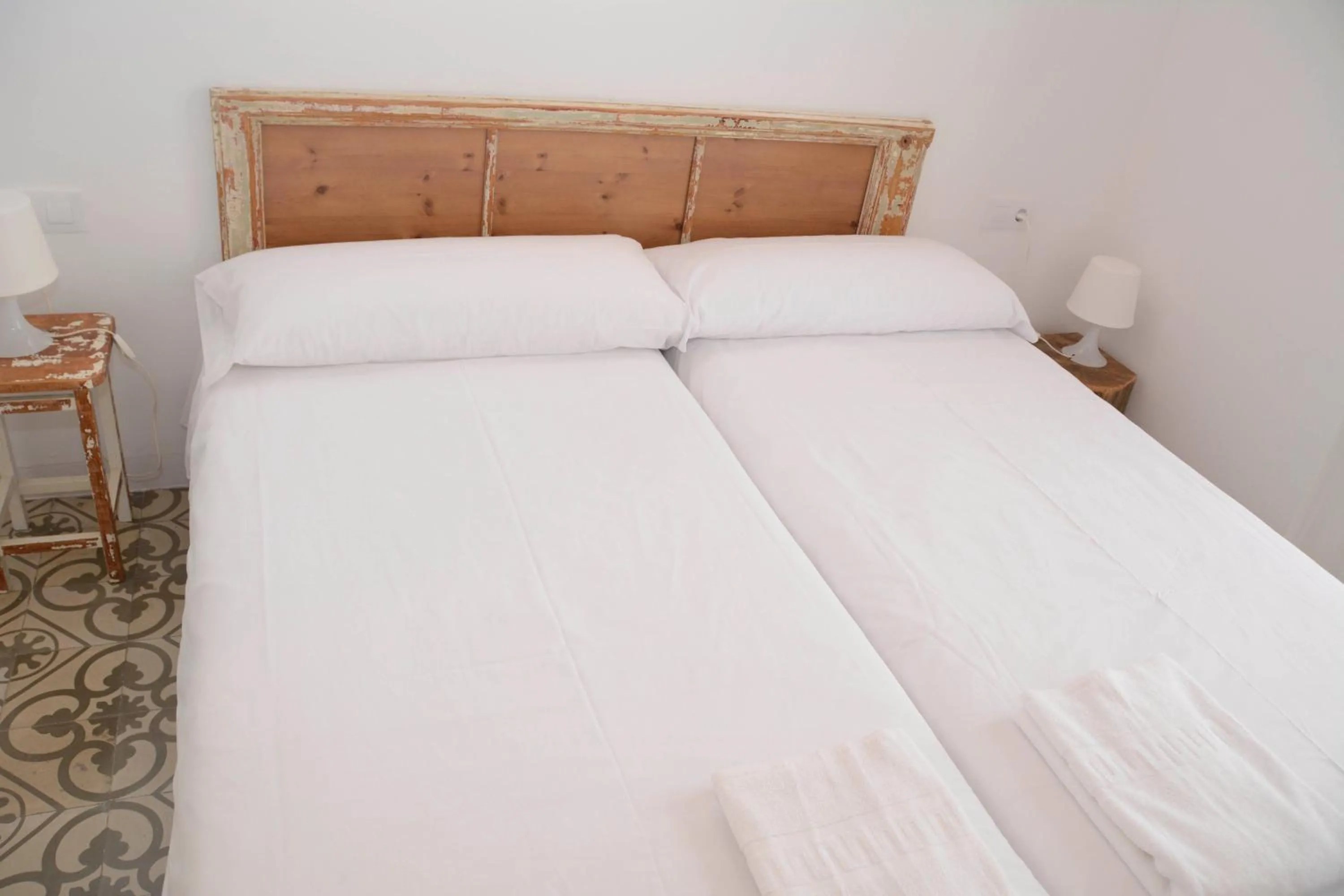 Photo of the whole room, Bed in Pigal