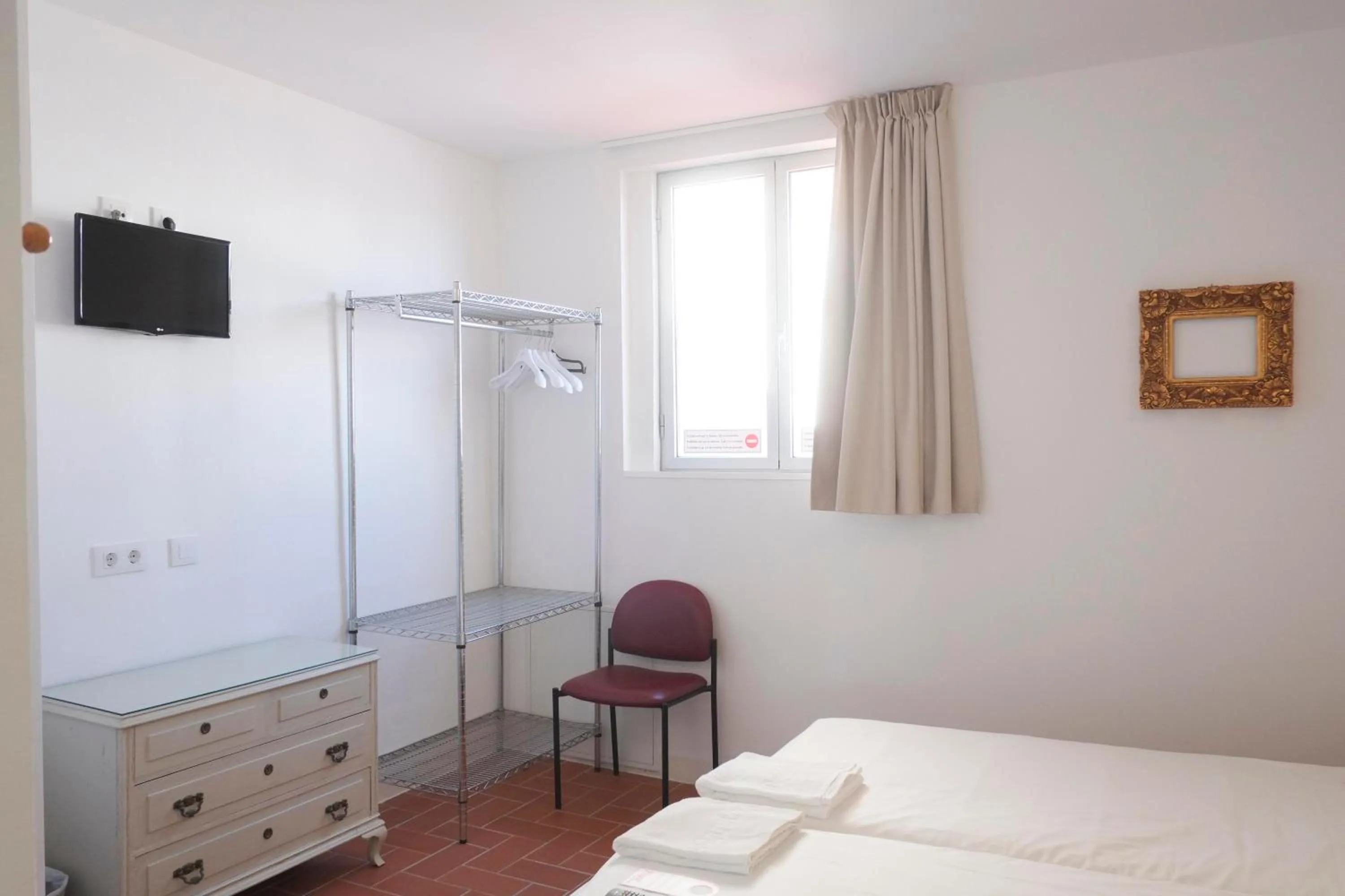 Bedroom, Bed in Pigal